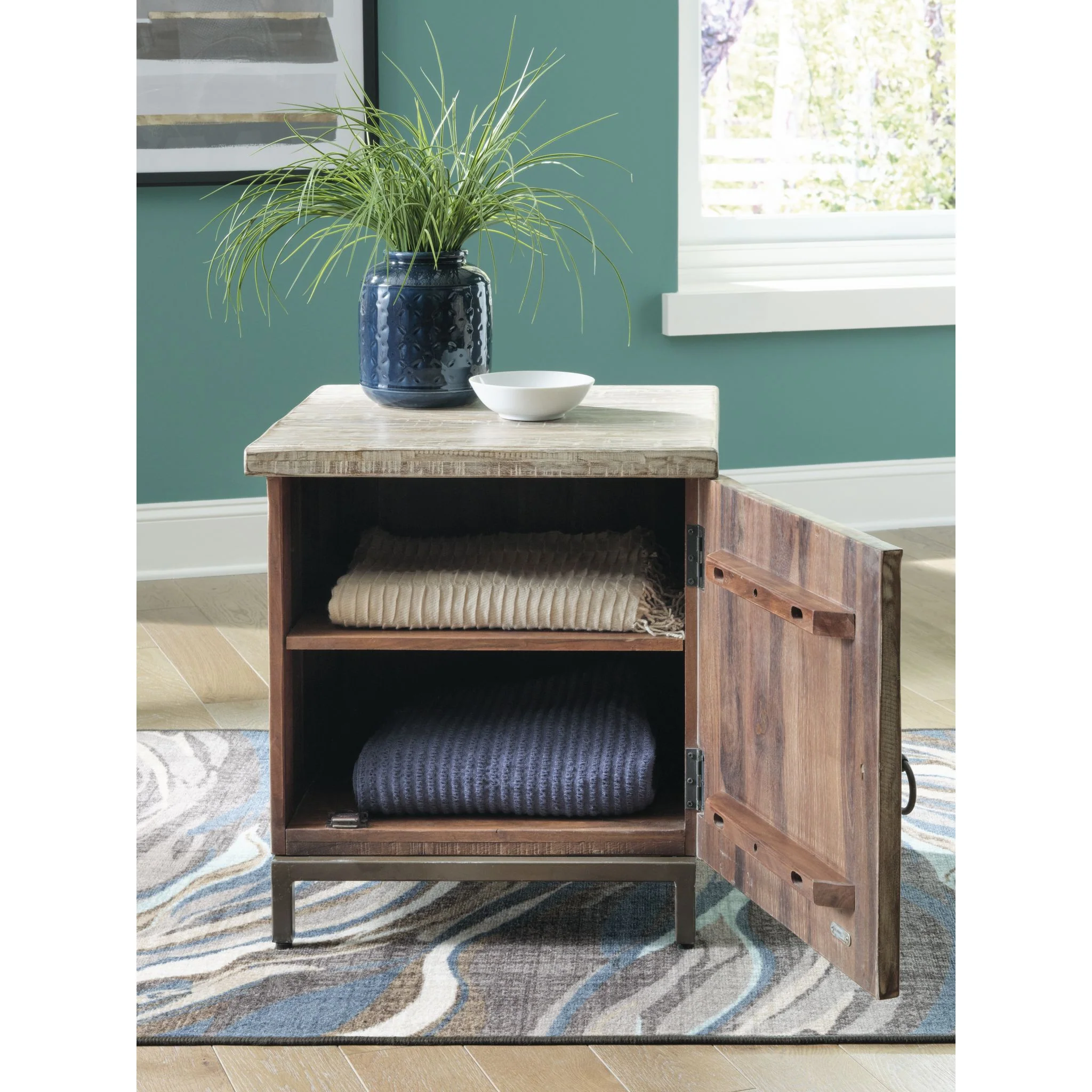 Laddford Accent Cabinet - Image 7