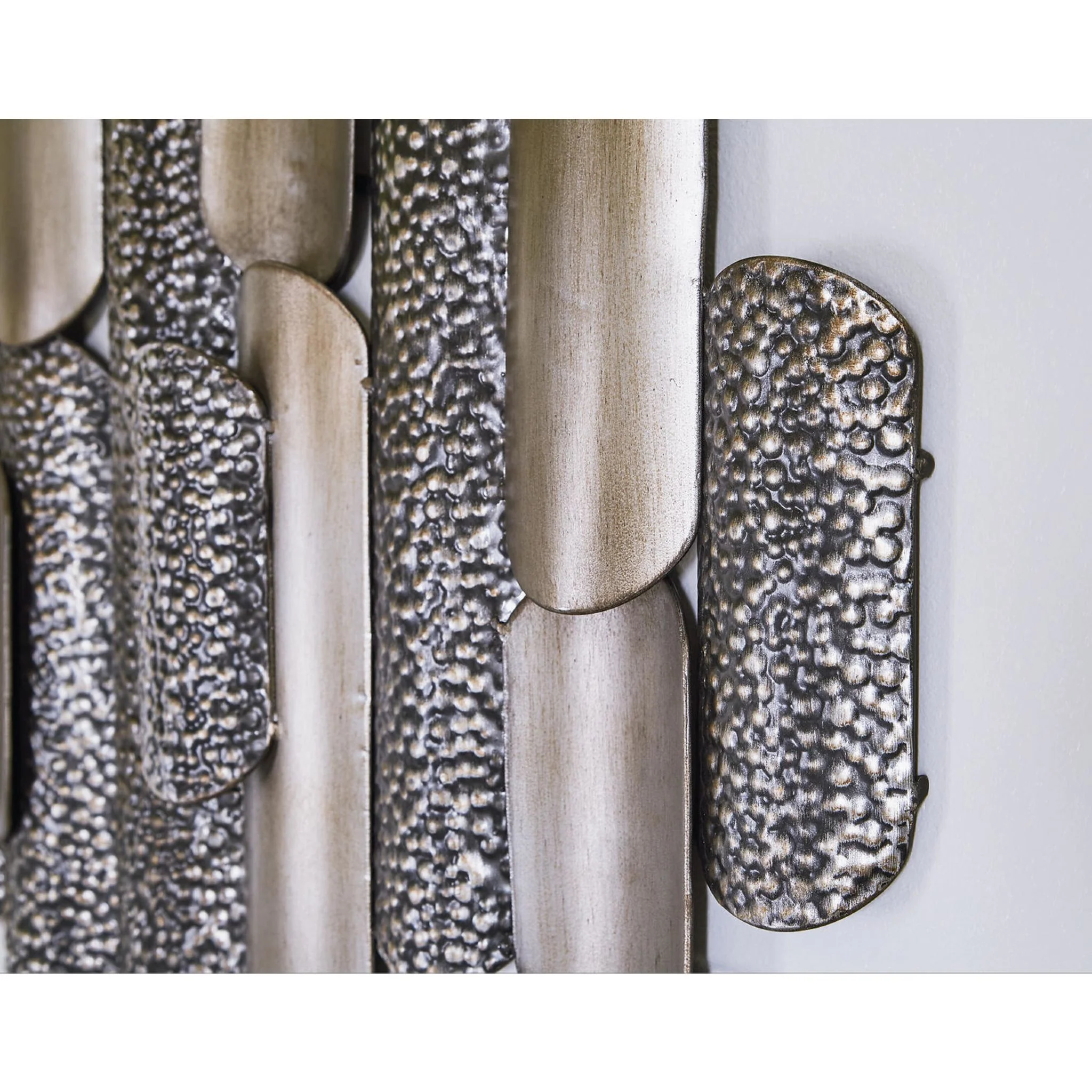 Laddwick Wall Decor - Image 4