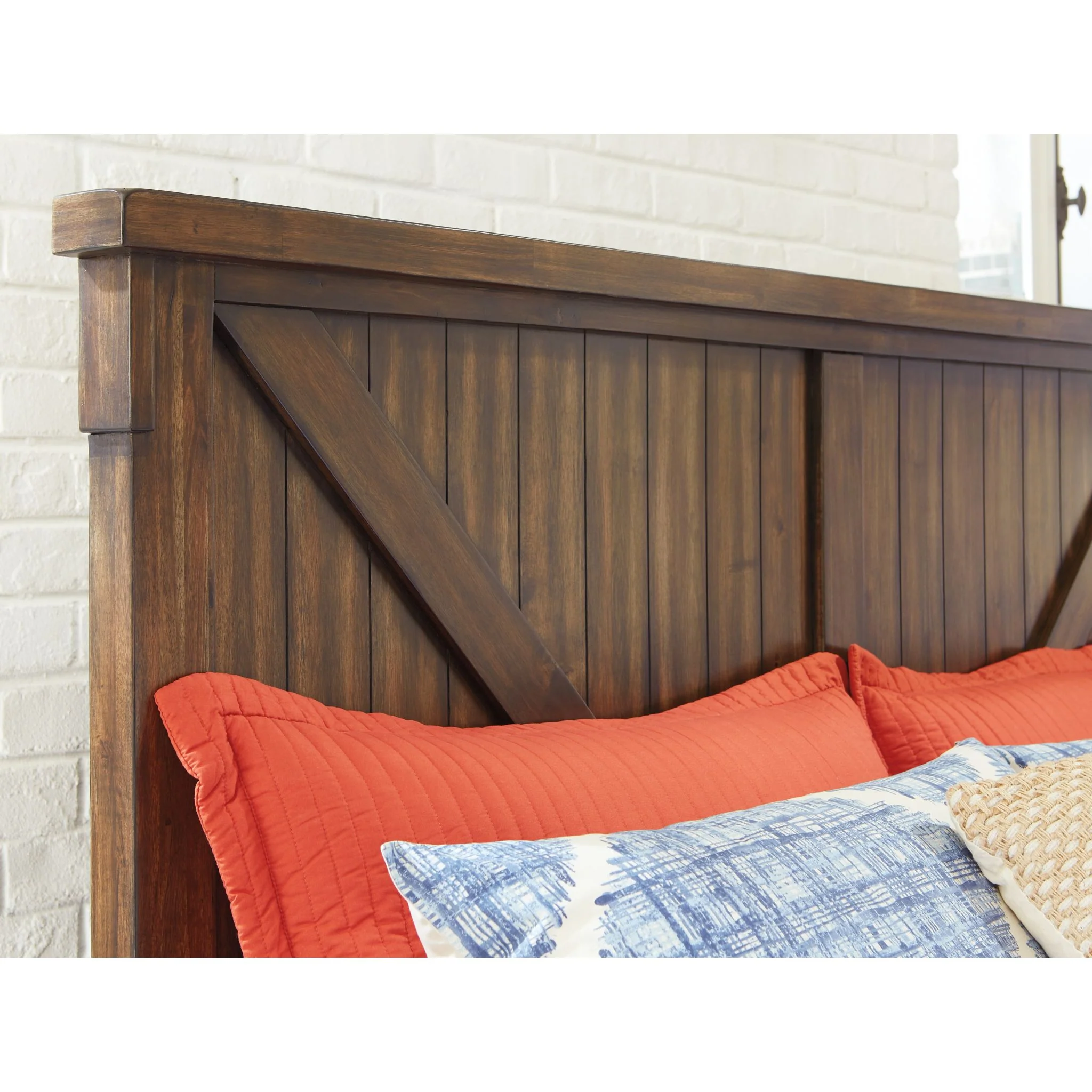 Lakeleigh 3 Piece Queen Bed w/Bench - Image 8