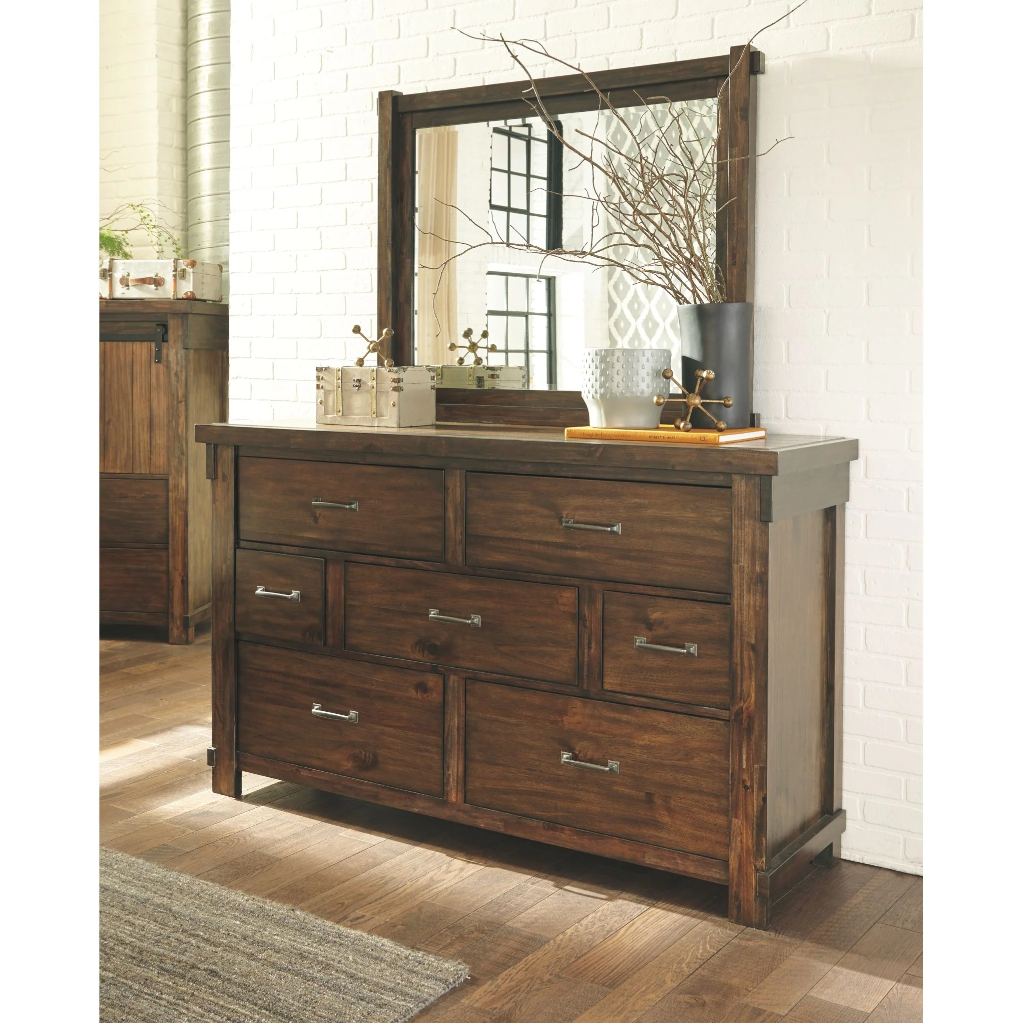Lakeleigh 5 Piece Queen Panel Bedroom - Image 2