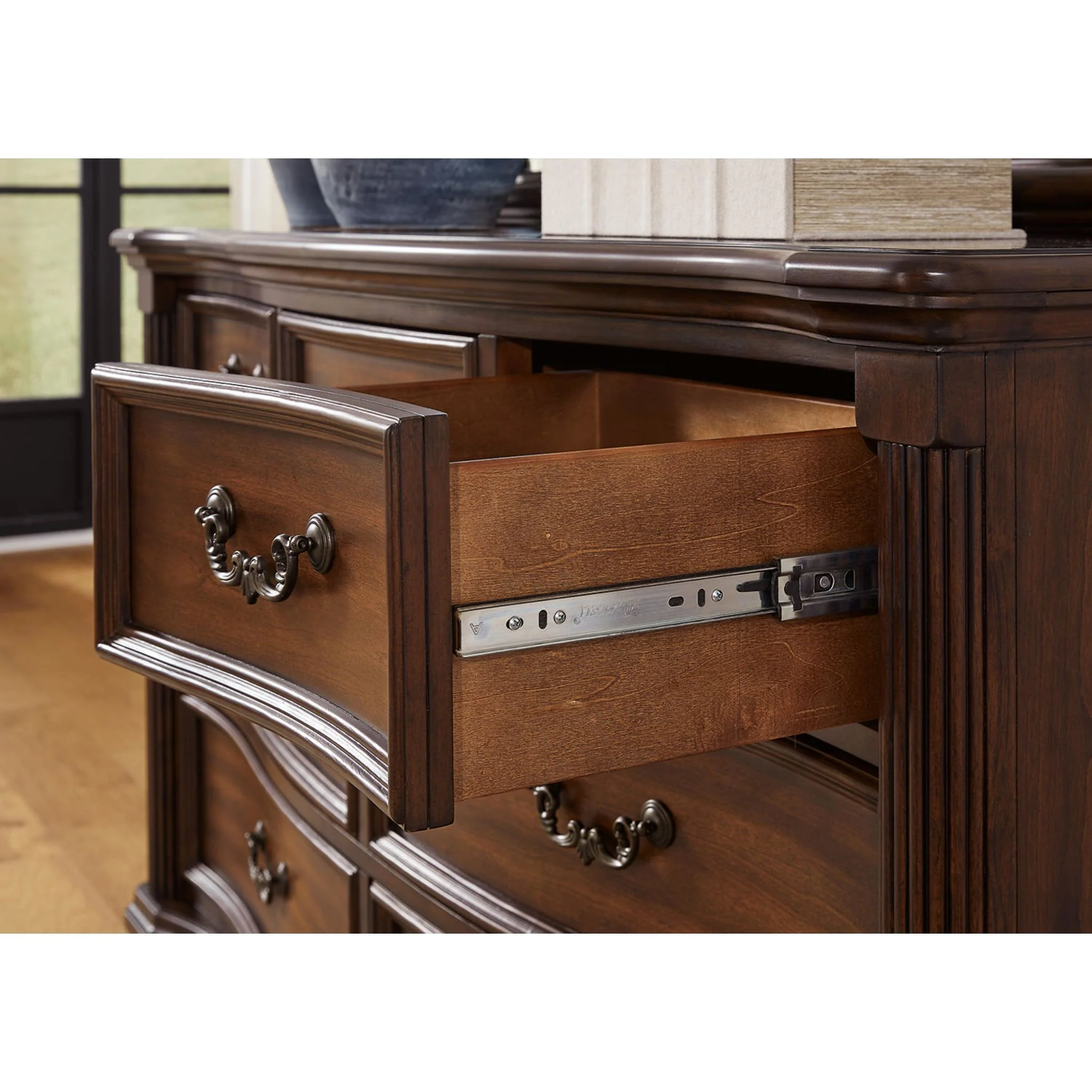 Lavinton Dresser - Image 7