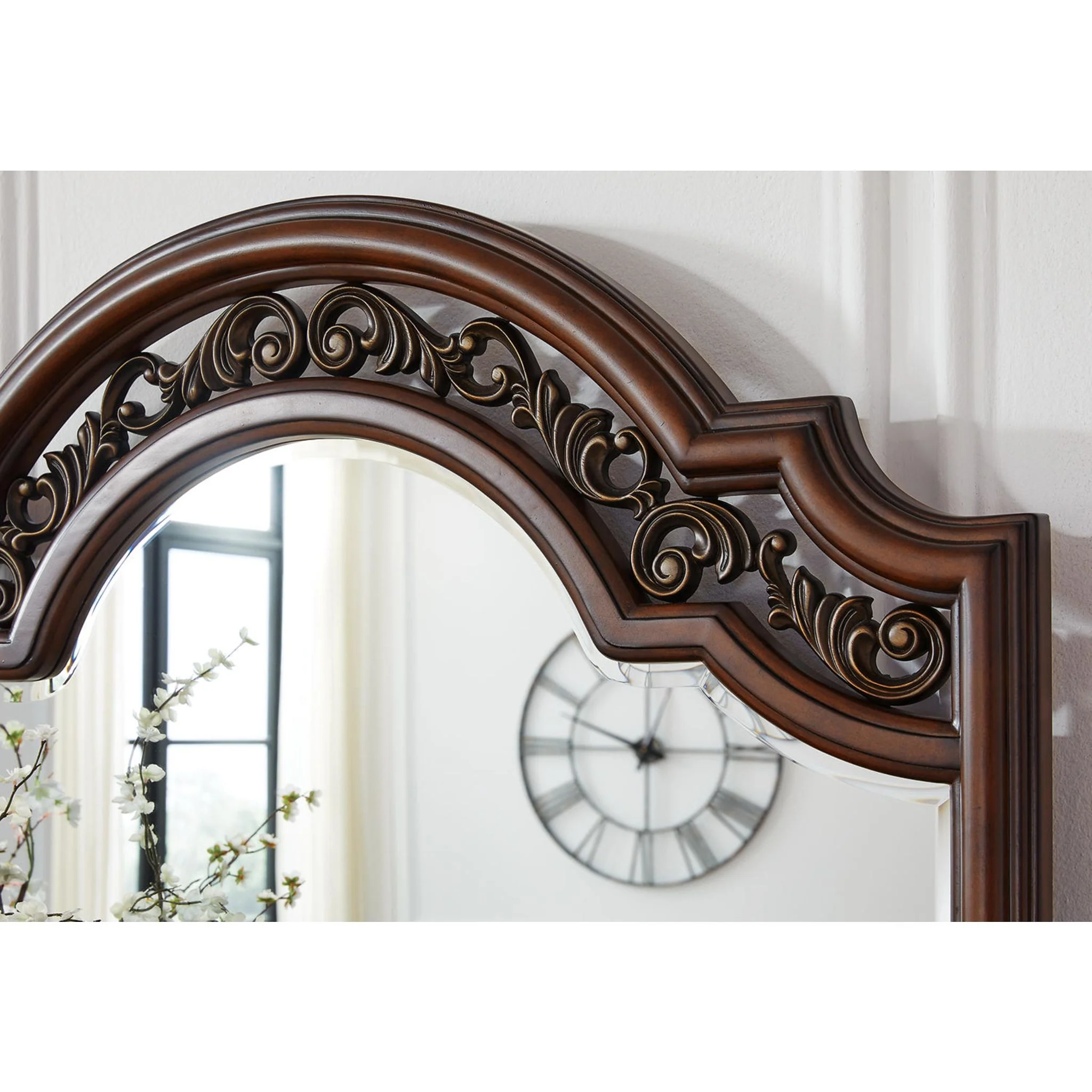 Lavinton Dresser and Mirror - Image 3