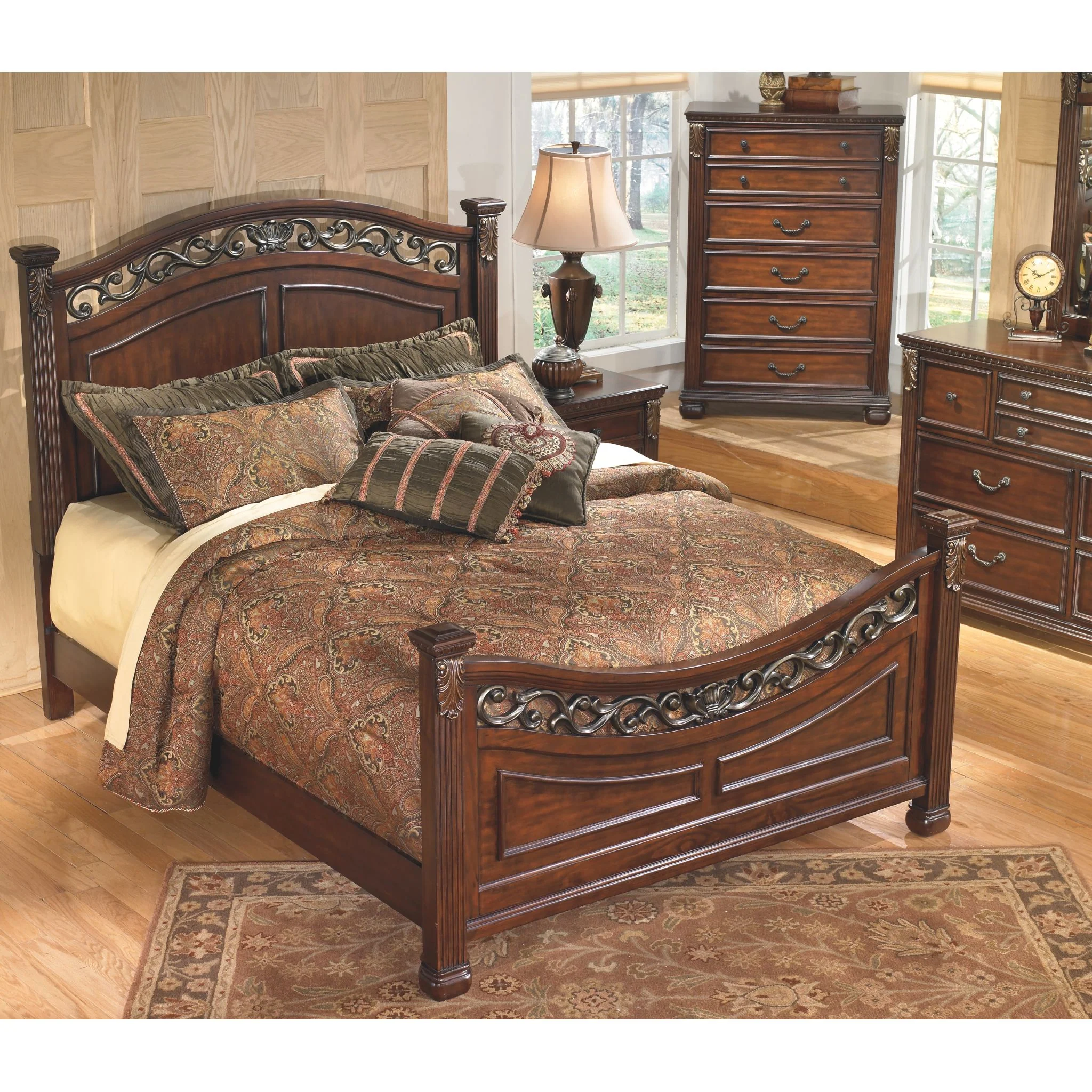 Leahlyn Panel Bed - Image 9