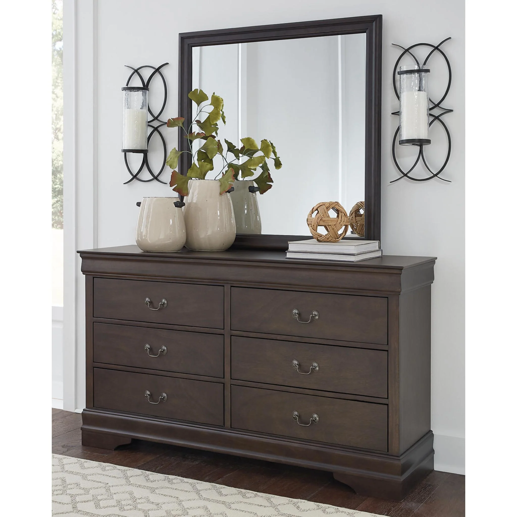 Leewarden 5 Piece Queen Panel Bedroom - Image 13