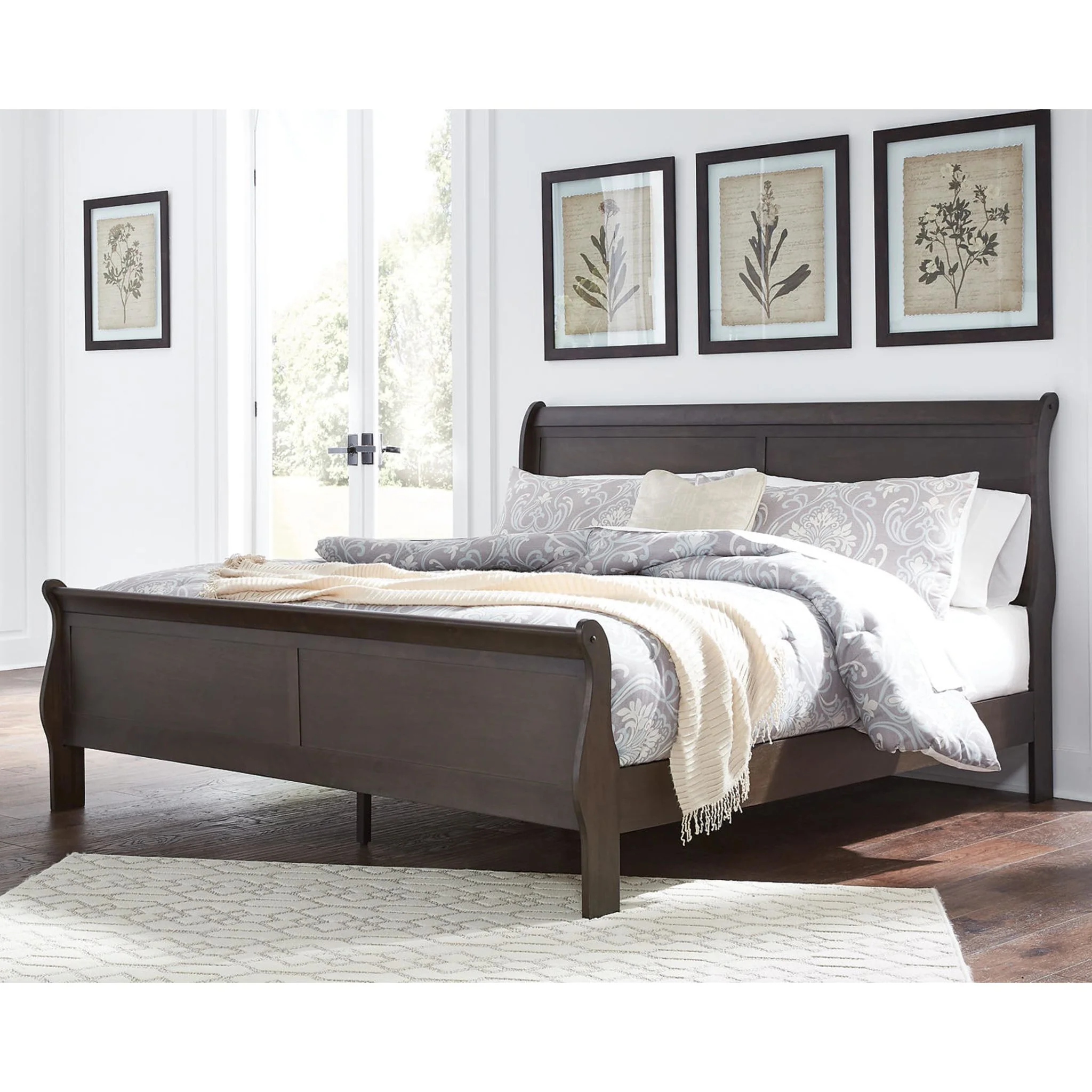 Leewarden 5 Piece Queen Panel Bedroom - Image 6