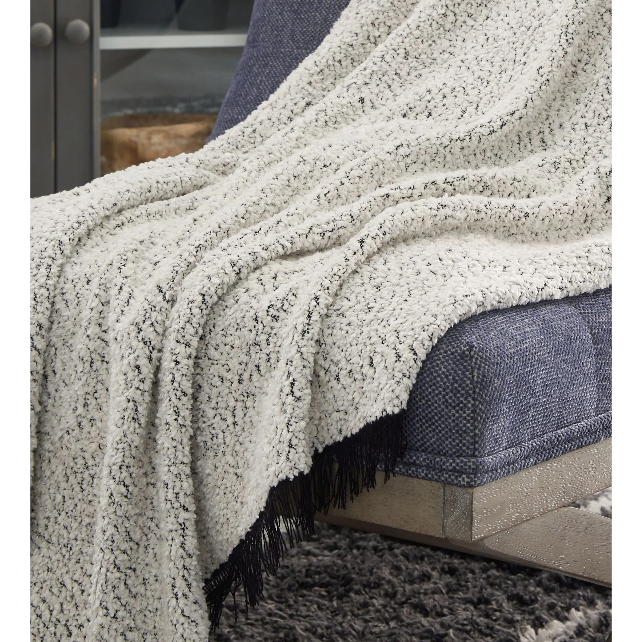 Leonita Throw - Image 3