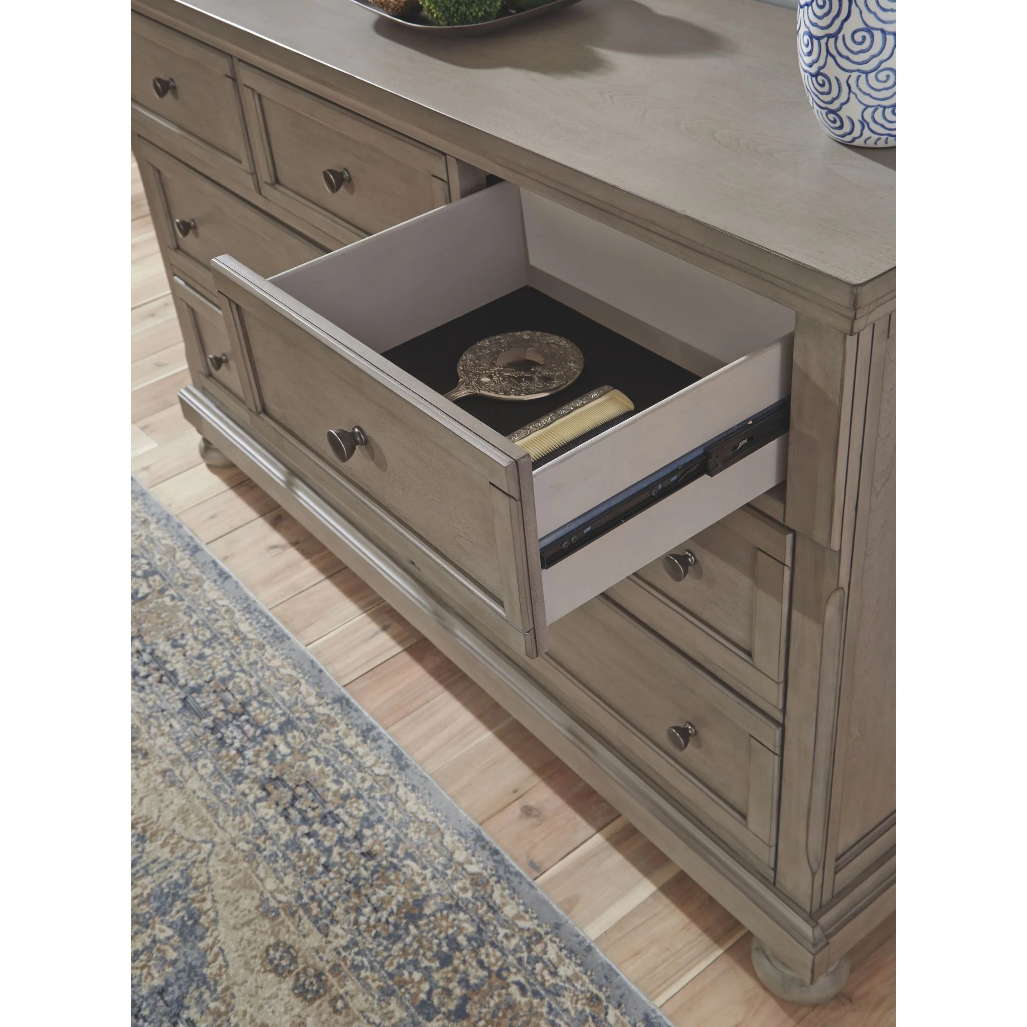 Lettner Dresser - Image 4