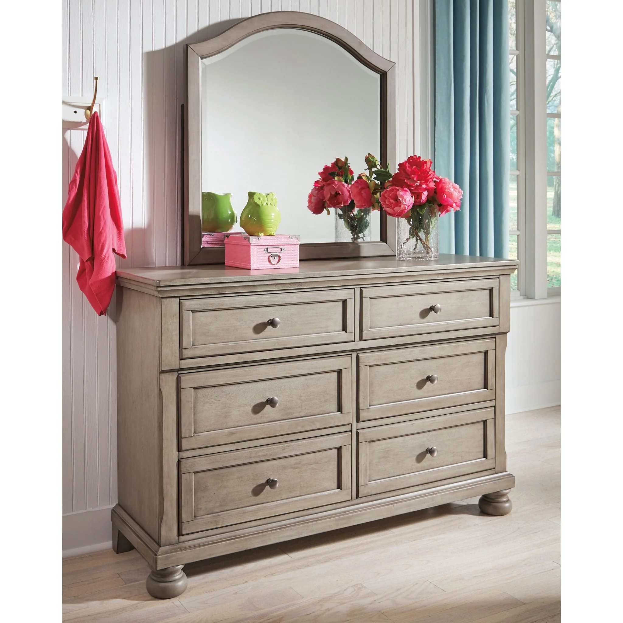 Lettner Dresser and Mirror - Image 3