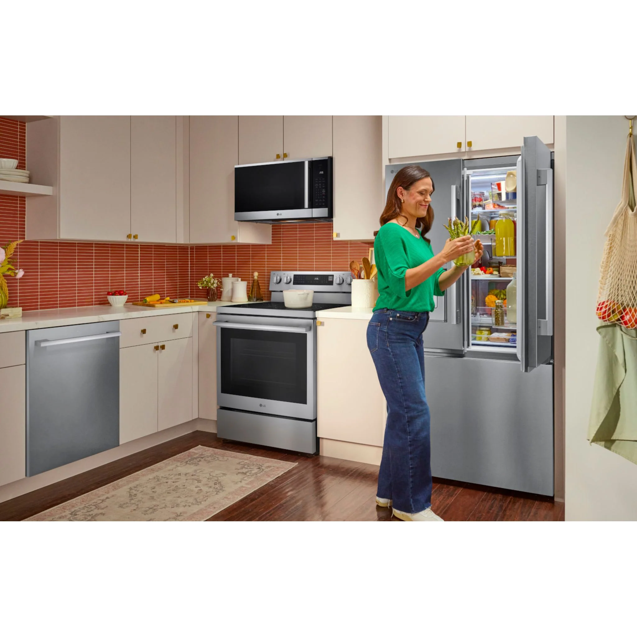 LG 6.3 cu. ft. Smart Wi-Fi Enabled ProBake Convection® Electric Range with Air Fry & EasyClean - Stainless (LREN6325XE) - Image 6