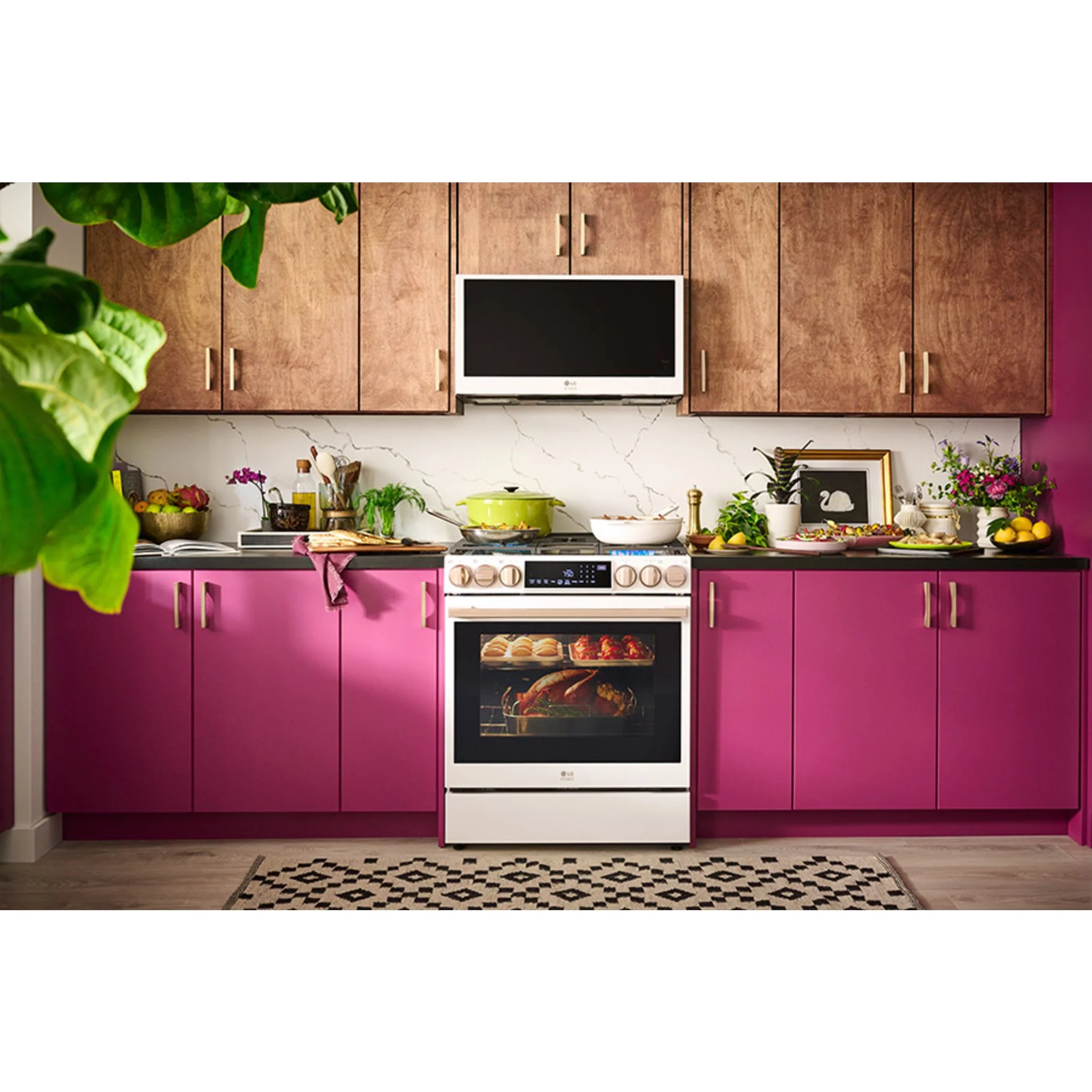 LG Studio 6.3 cu. ft. InstaView® Gas Slide-in Range with ProBake Convection® and Air Fry - Essence White (LSGS6338N) - Image 7