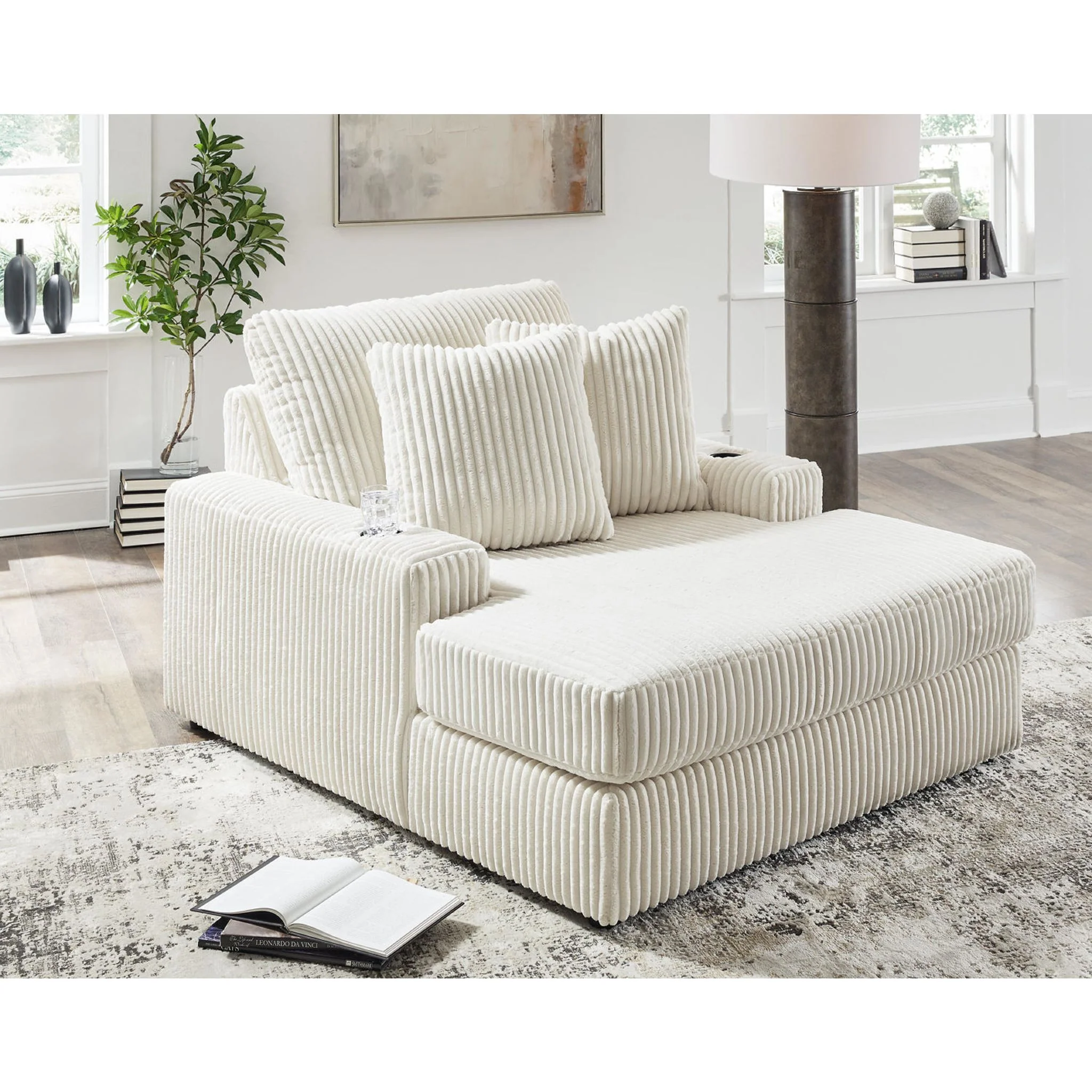 Lindyn Chaise - Image 25