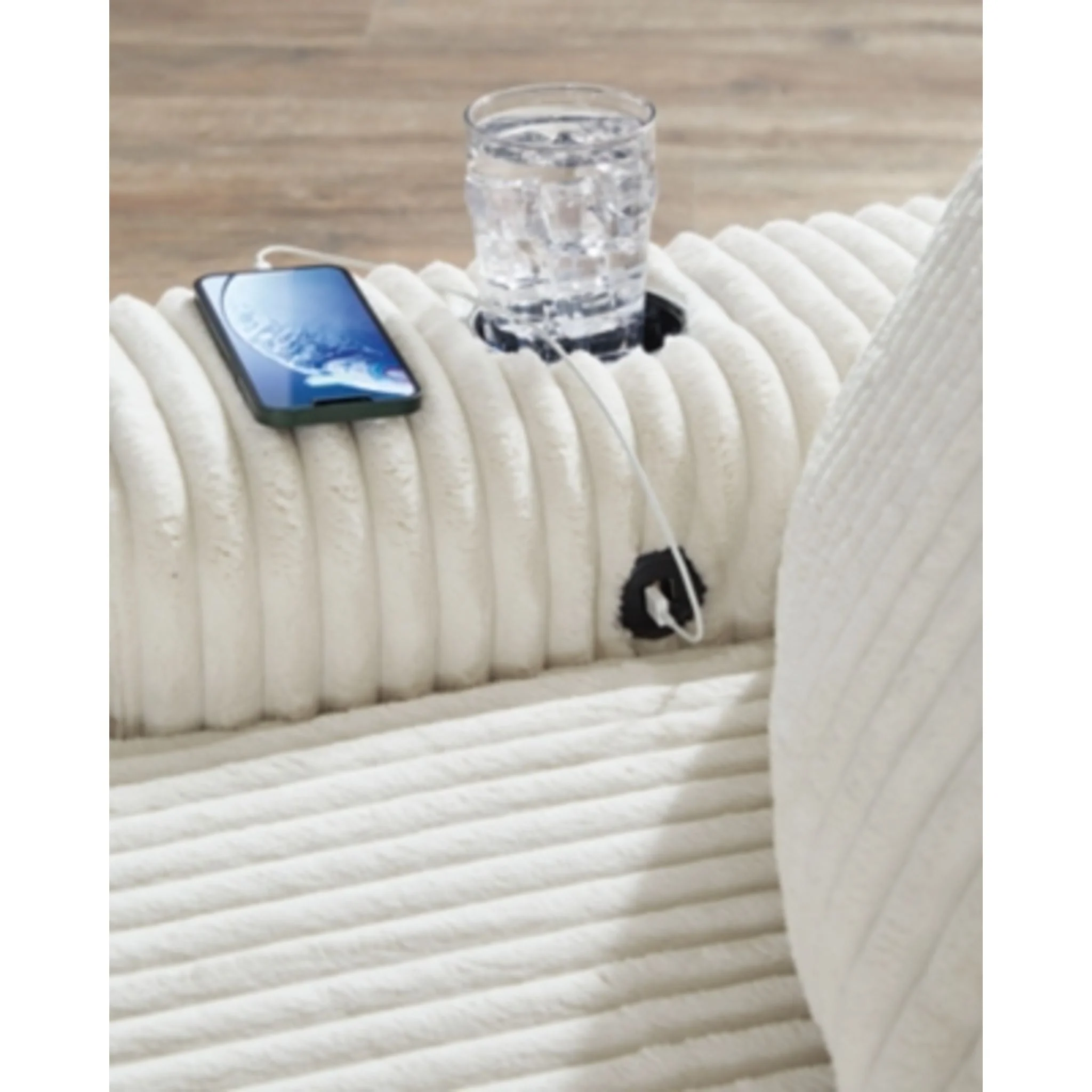 Lindyn Chaise - Image 27