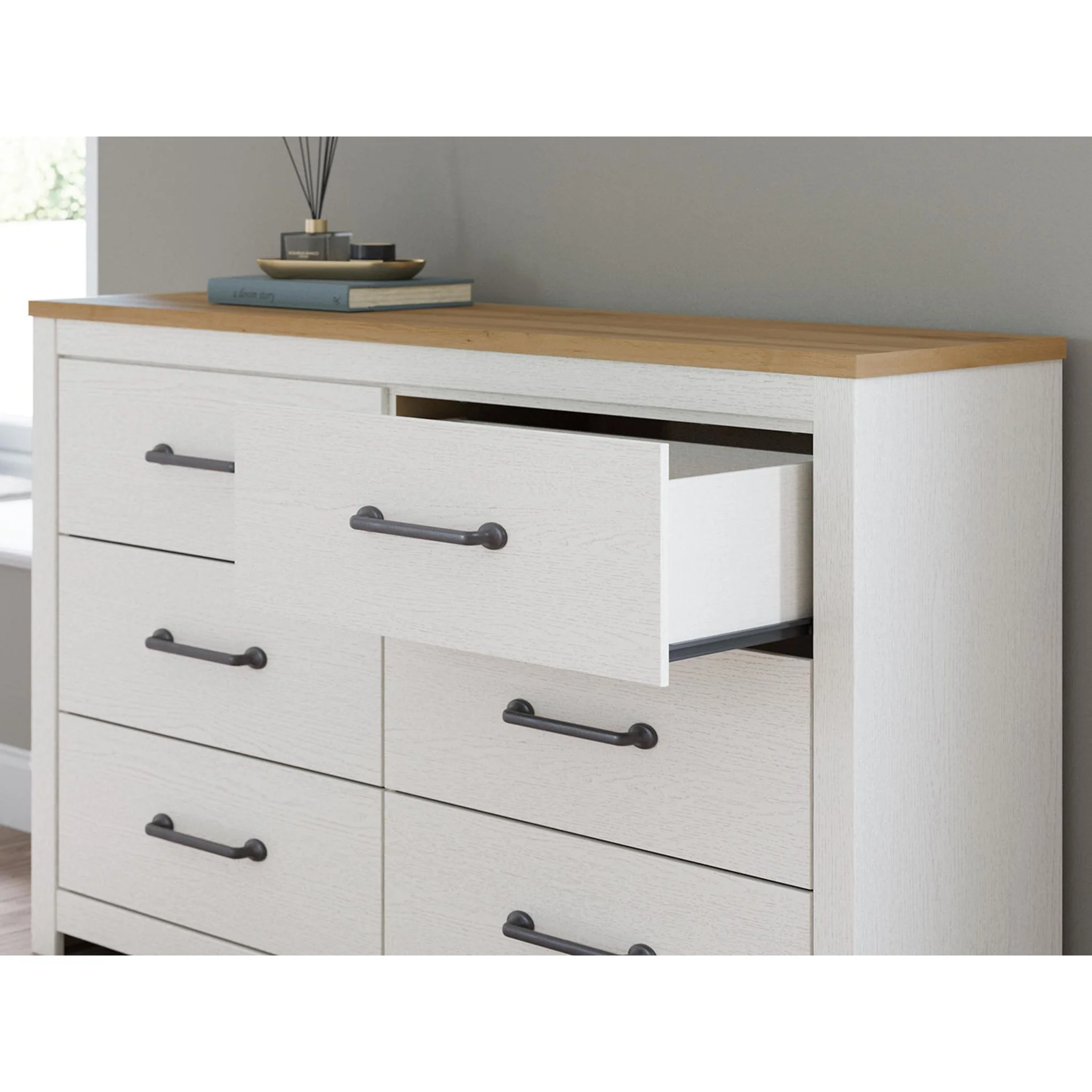 Linnocreek Dresser - Image 7