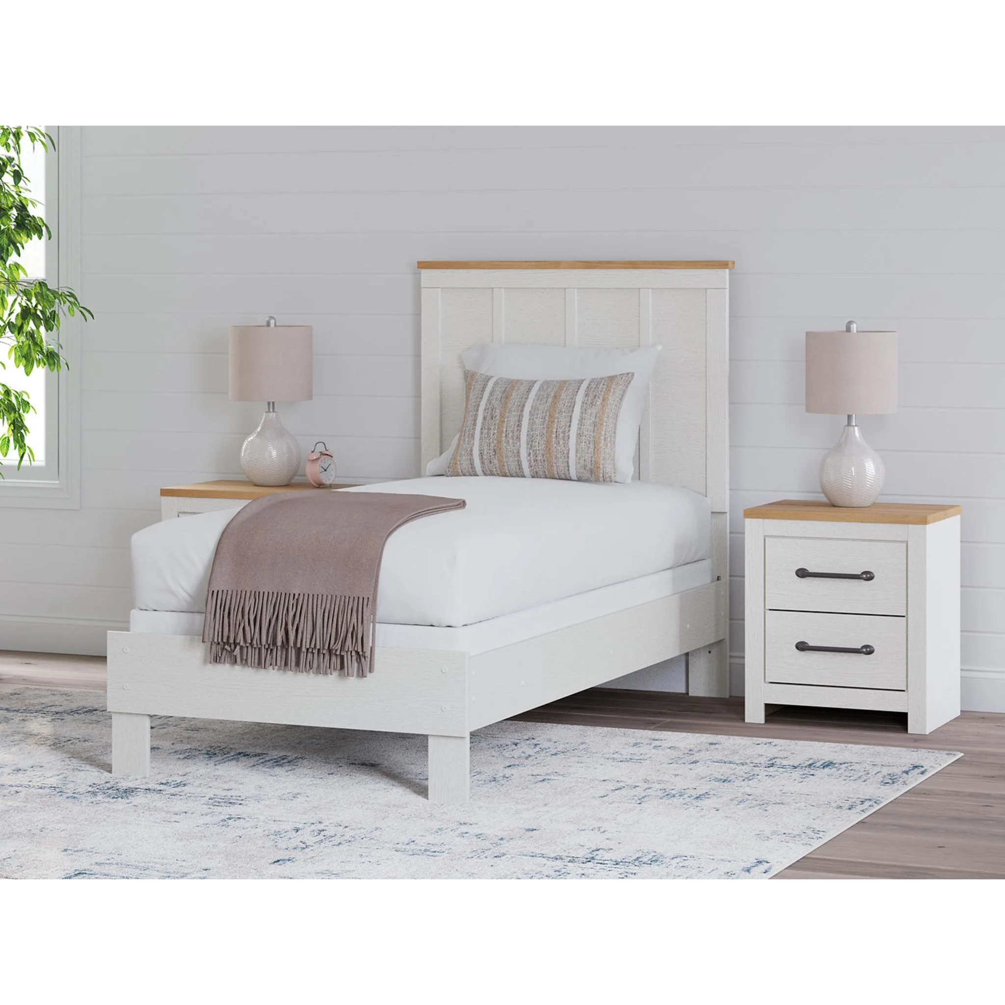 Linnocreek Panel Bed - Image 10