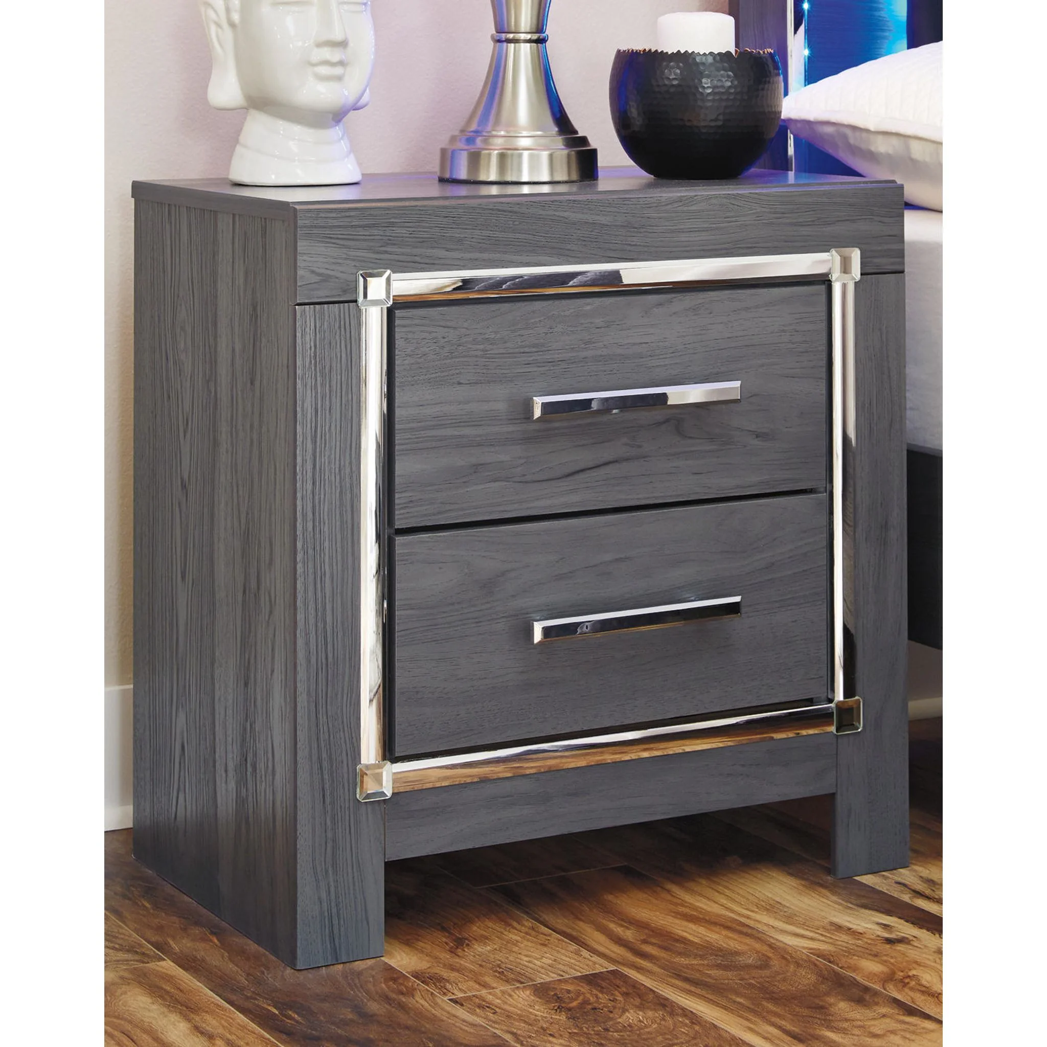 Lodanna Nightstand - Image 10