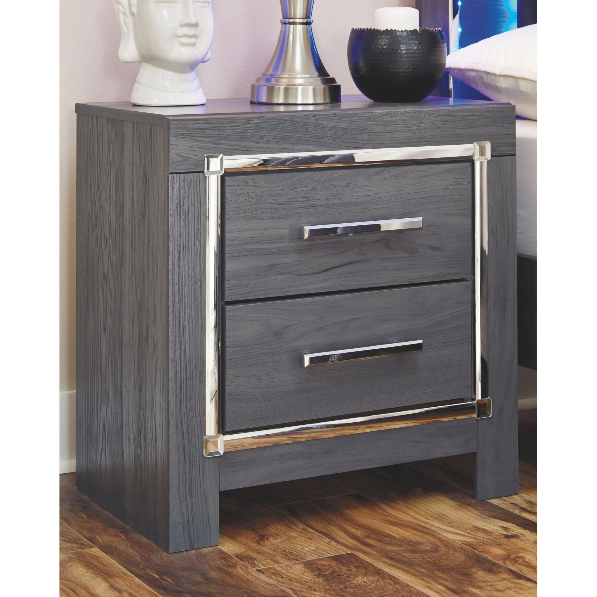 Lodanna Nightstand - Image 2