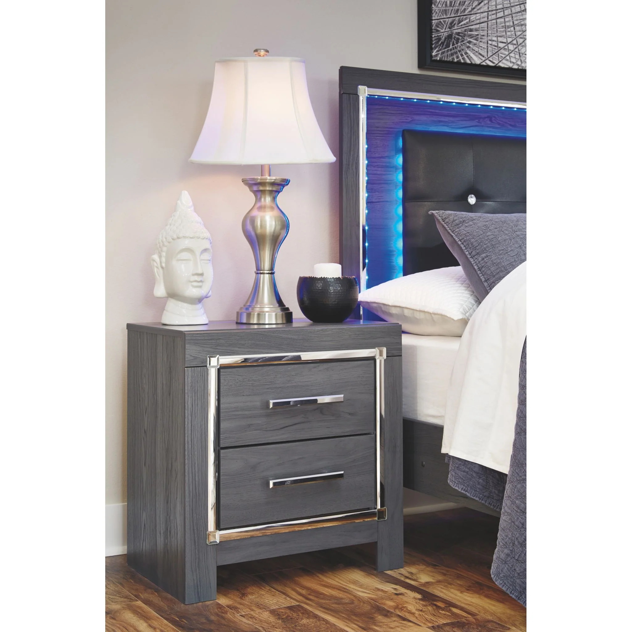 Lodanna Nightstand - Image 3
