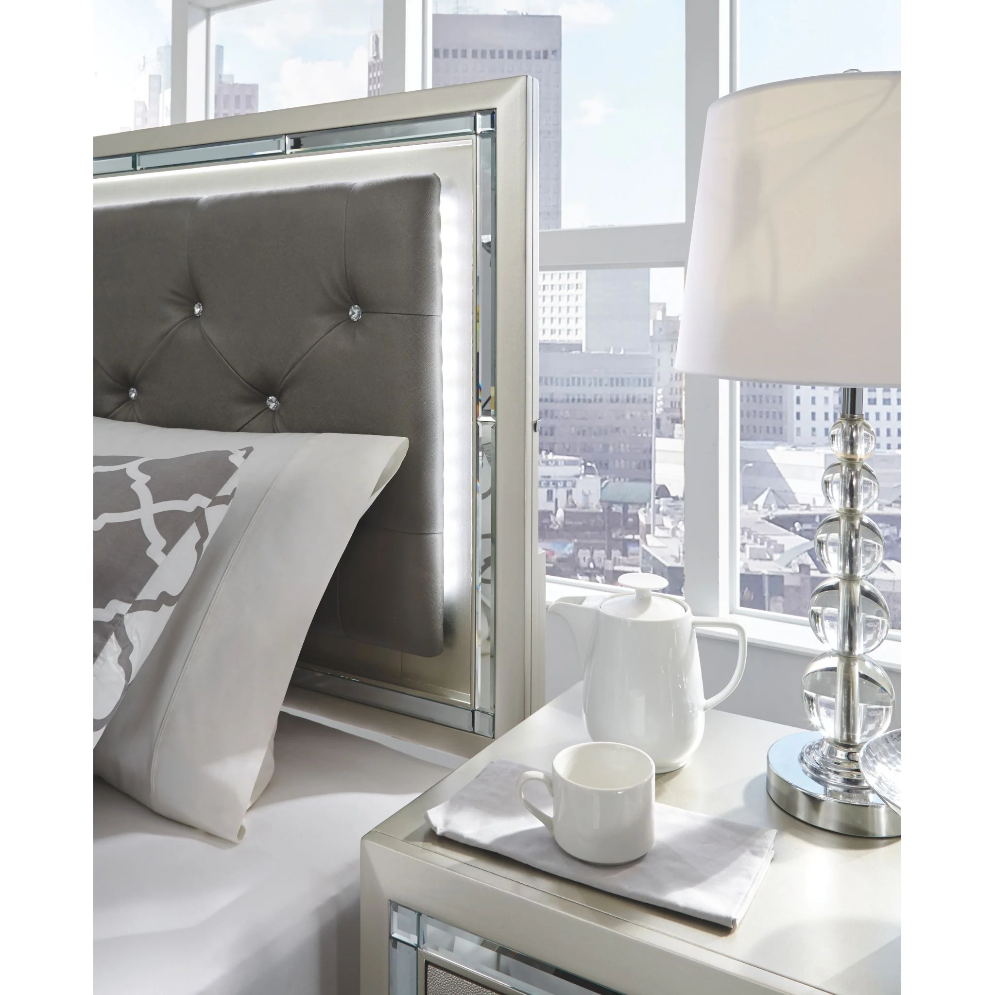 Lonnix 3 Piece Queen Panel Bed - Image 3