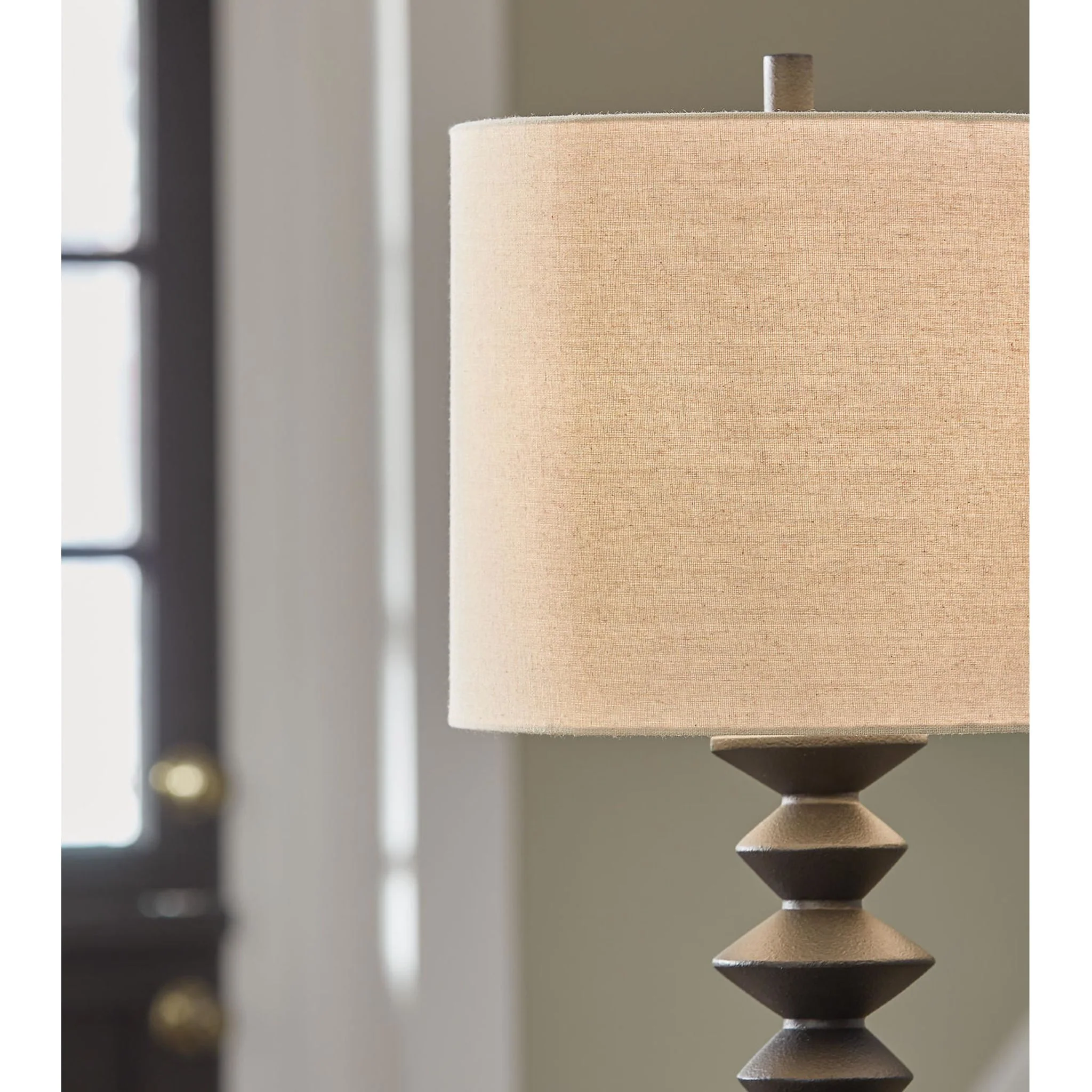 Luanndon Table Lamp - Image 5