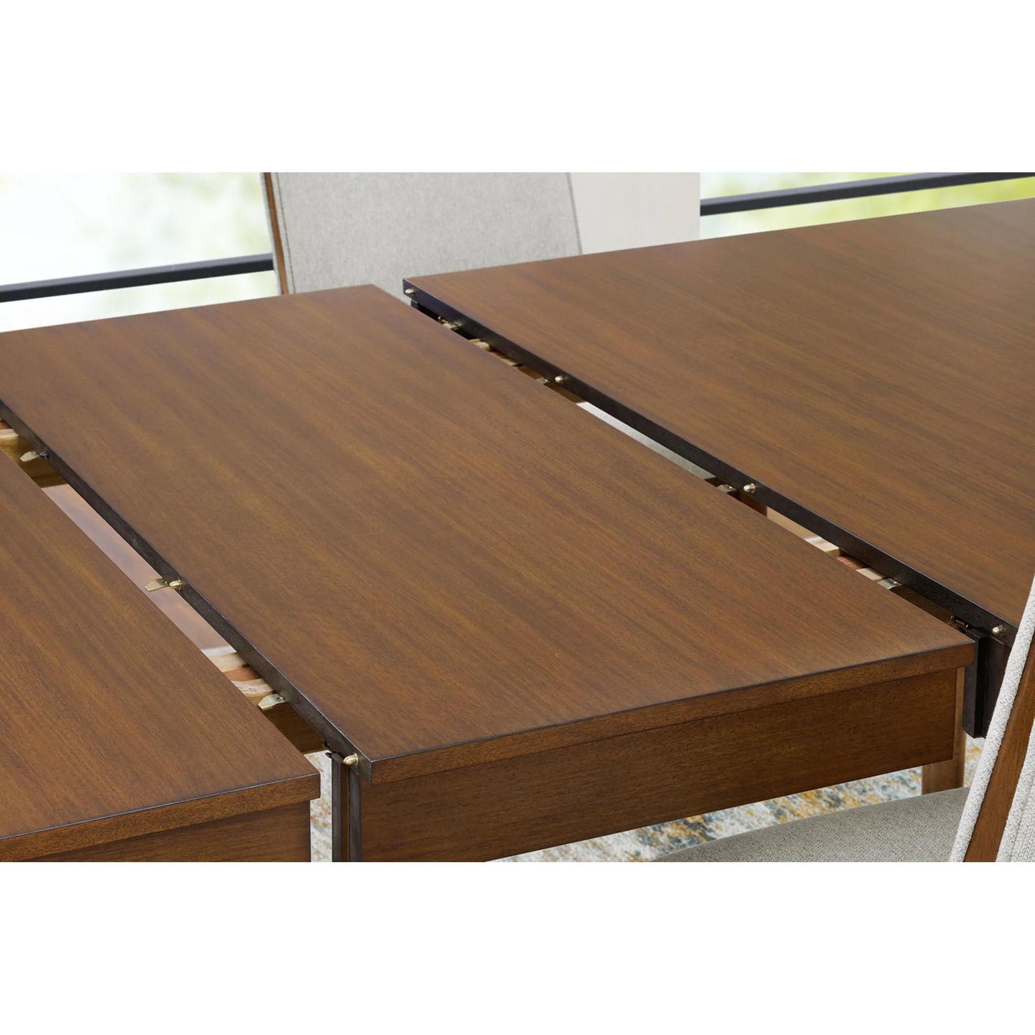 Lyncott Dining Set - Image 30