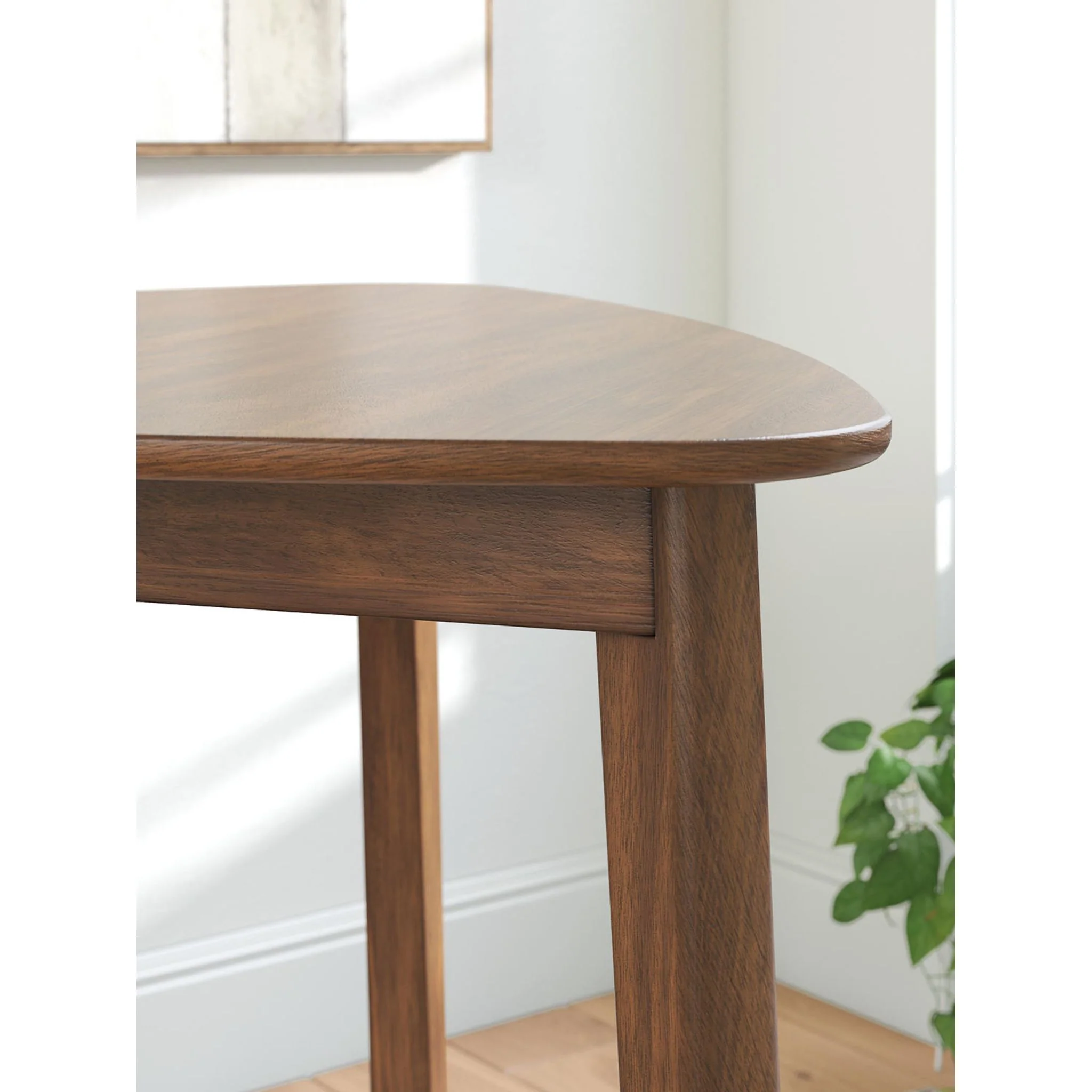 Lyncott Dining Set - Image 6