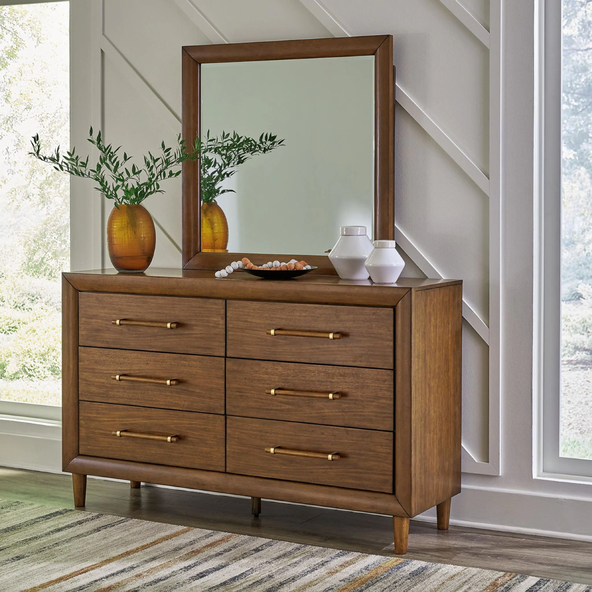 Lyncott Dresser and Mirror - Image 4