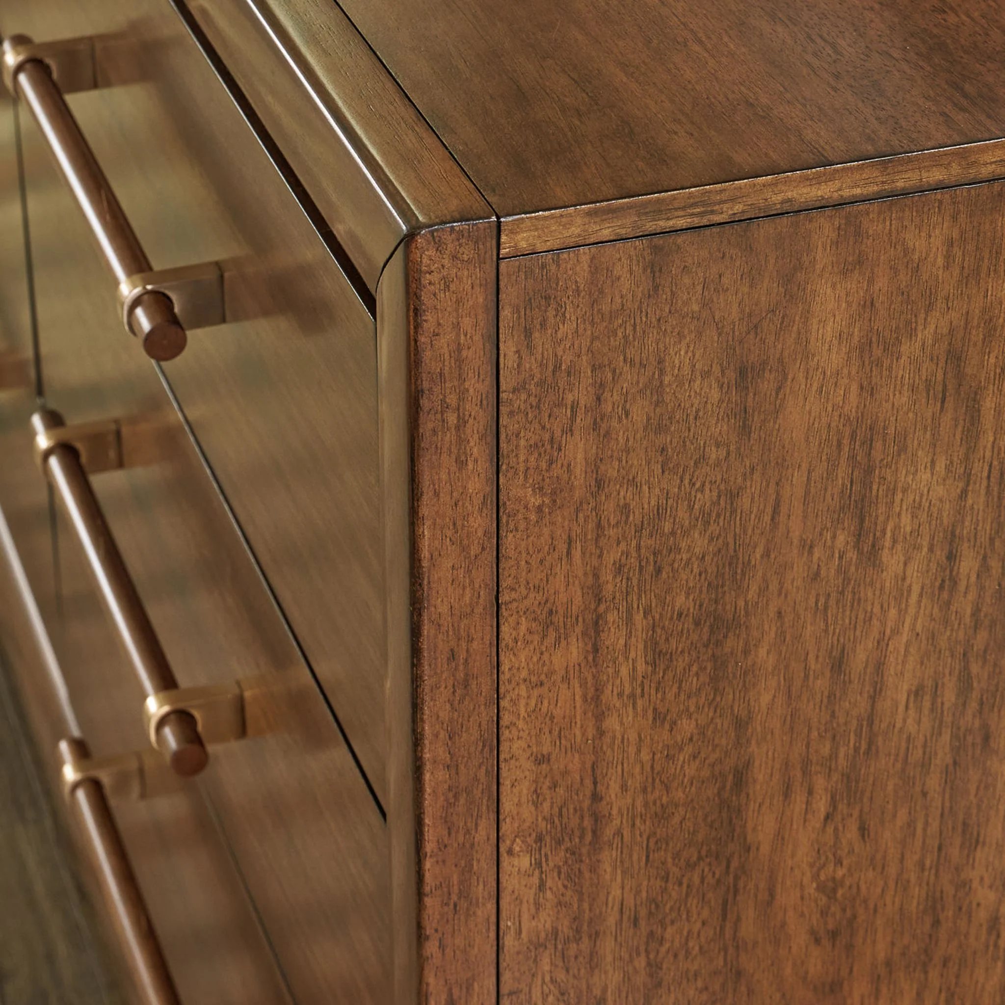 Lyncott Dresser and Mirror - Image 5