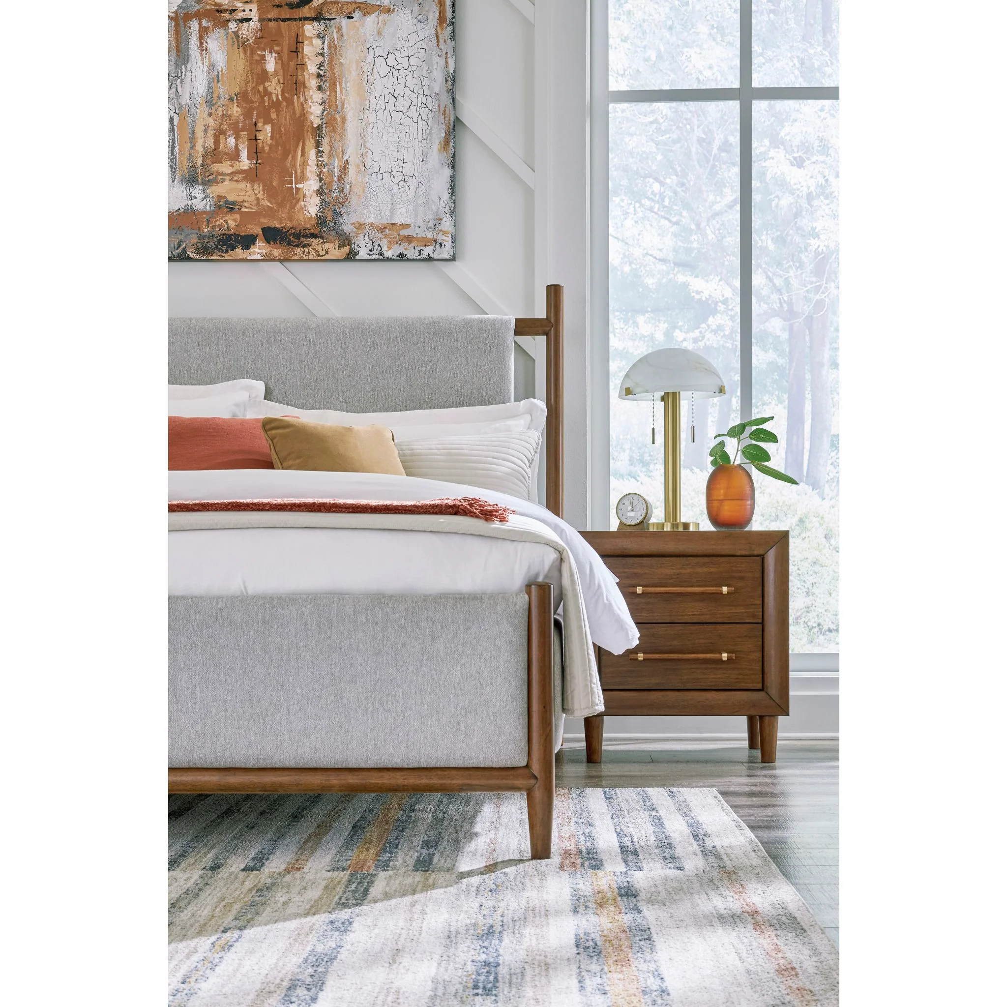 Lyncott Upholstered Bed - Image 7