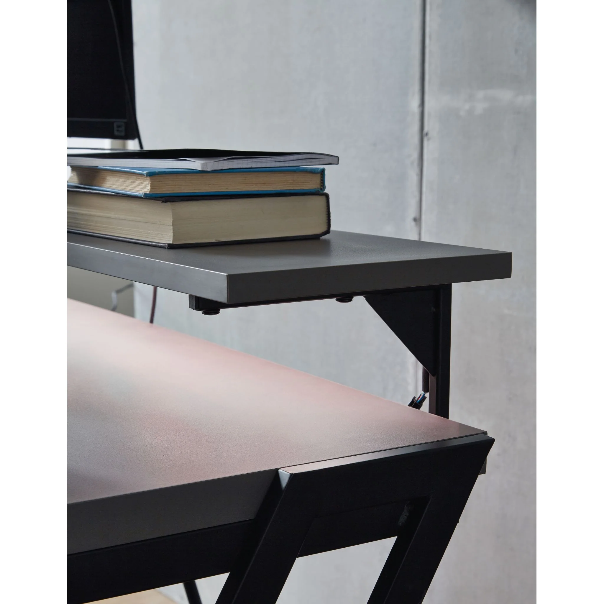 Lynxtyn Desk - Image 6