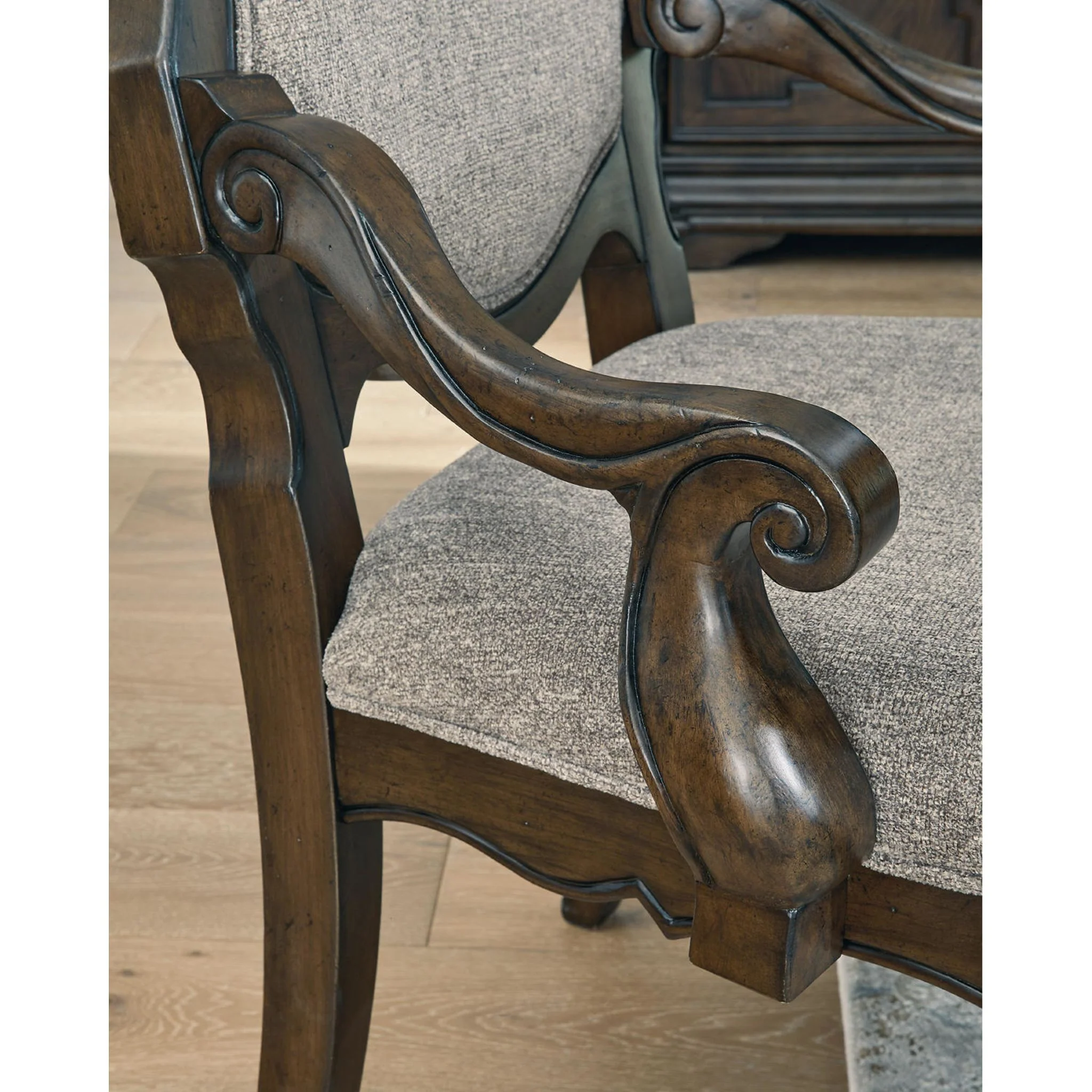 Maylee Dining Set - Image 4