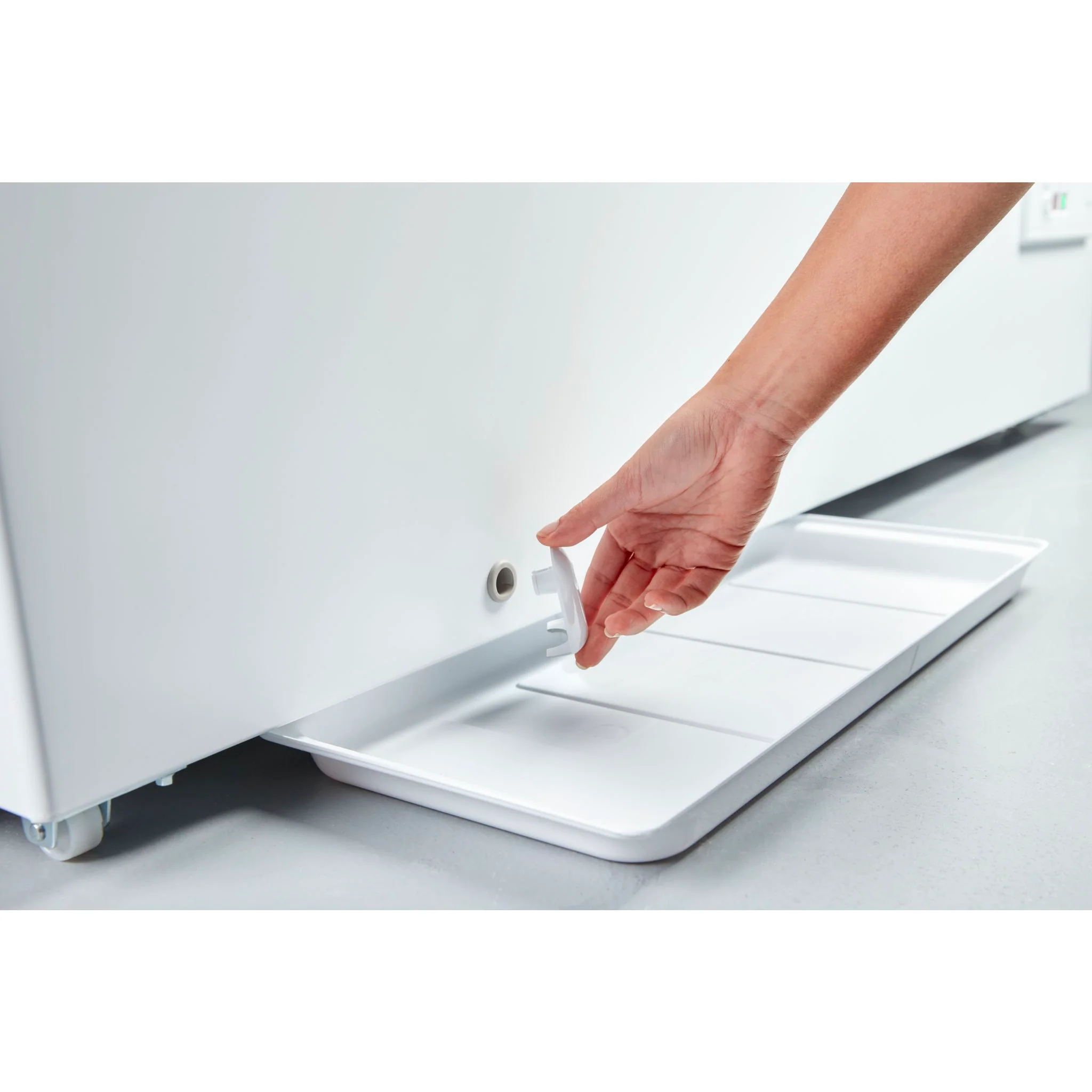 Maytag Garage Ready in Freezer Mode Chest Freezer - 16 cu. ft. -White (MZC5216LW) - Image 8