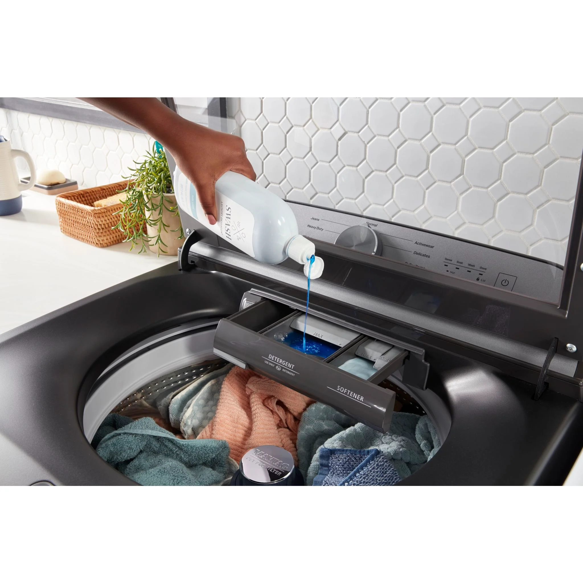 Maytag Pet Pro Top Load Washer - 5.4 cu.ft.  - Volcano Black (MVW6500MBK) - Image 15