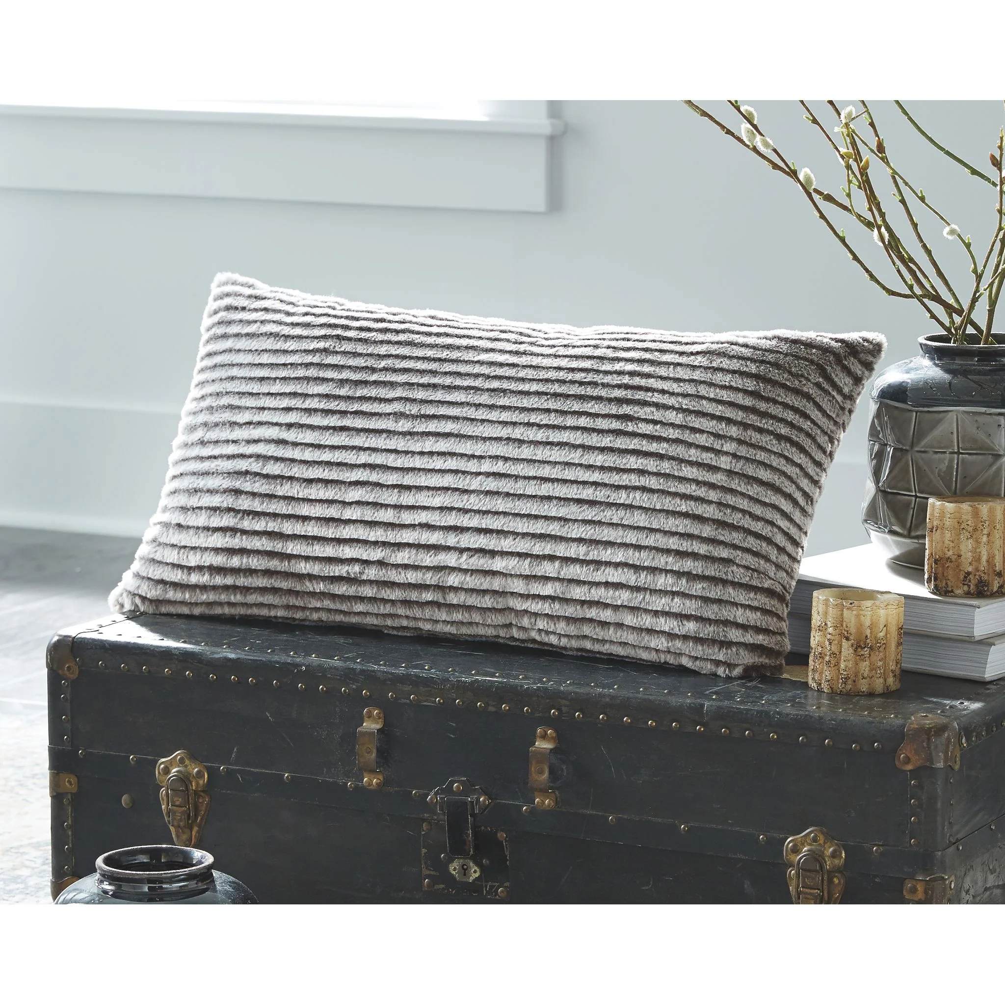 Metea Accent Pillow - Image 2