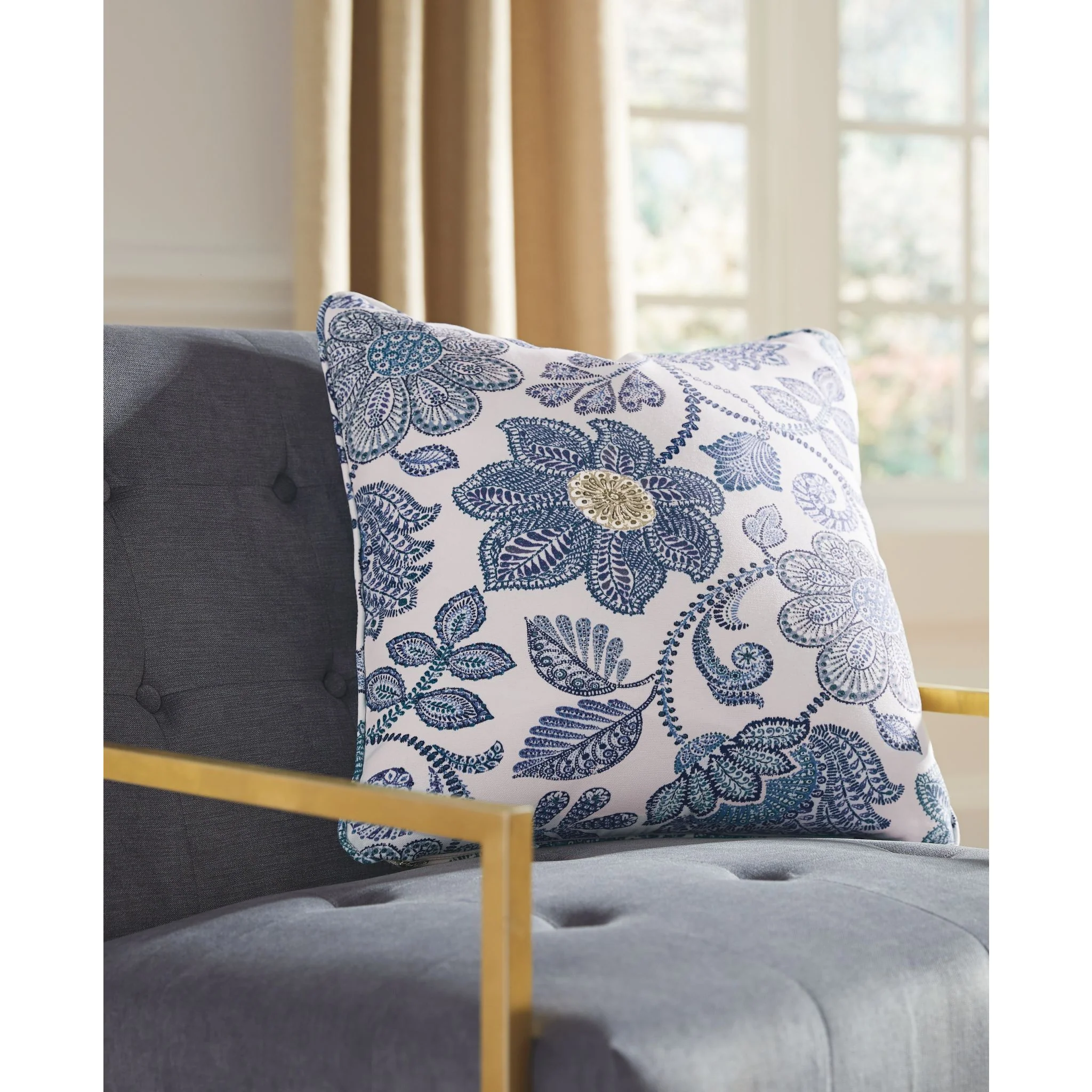 Miriam Pillow - Image 4
