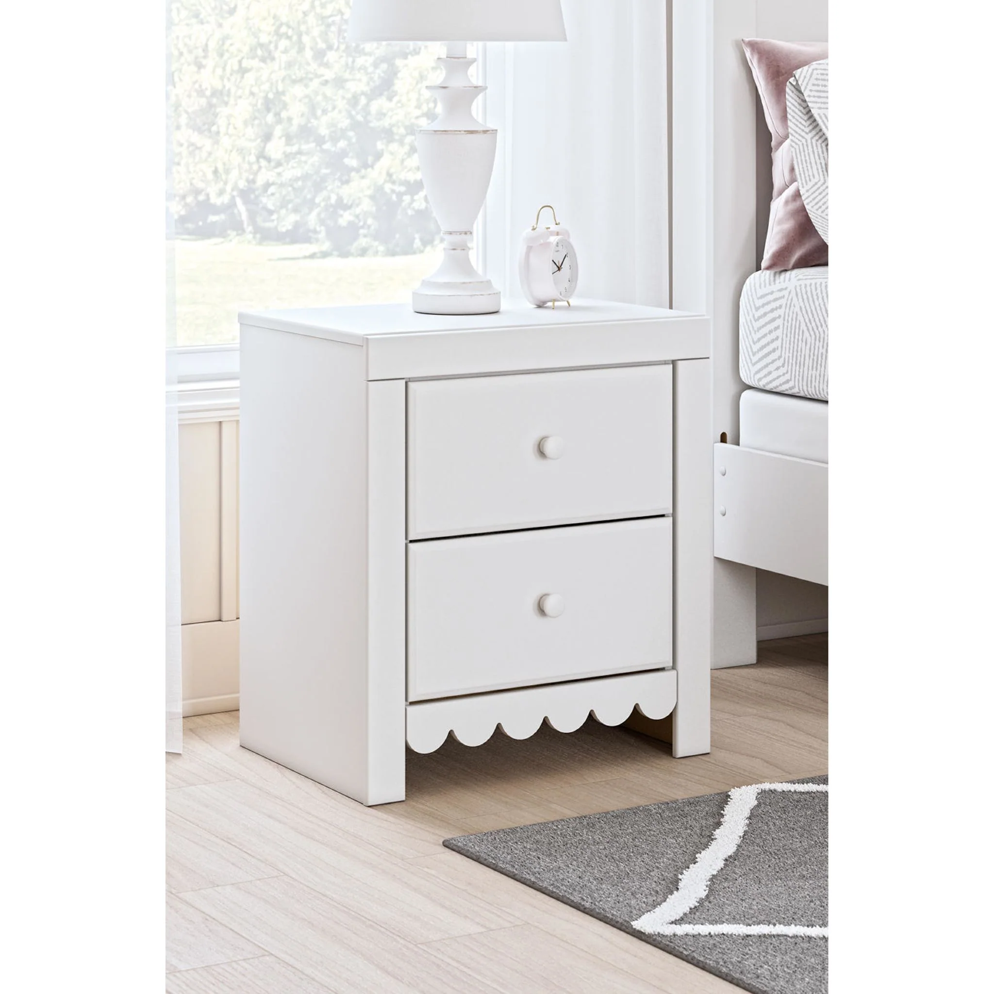 Mollviney Nightstand - Image 2