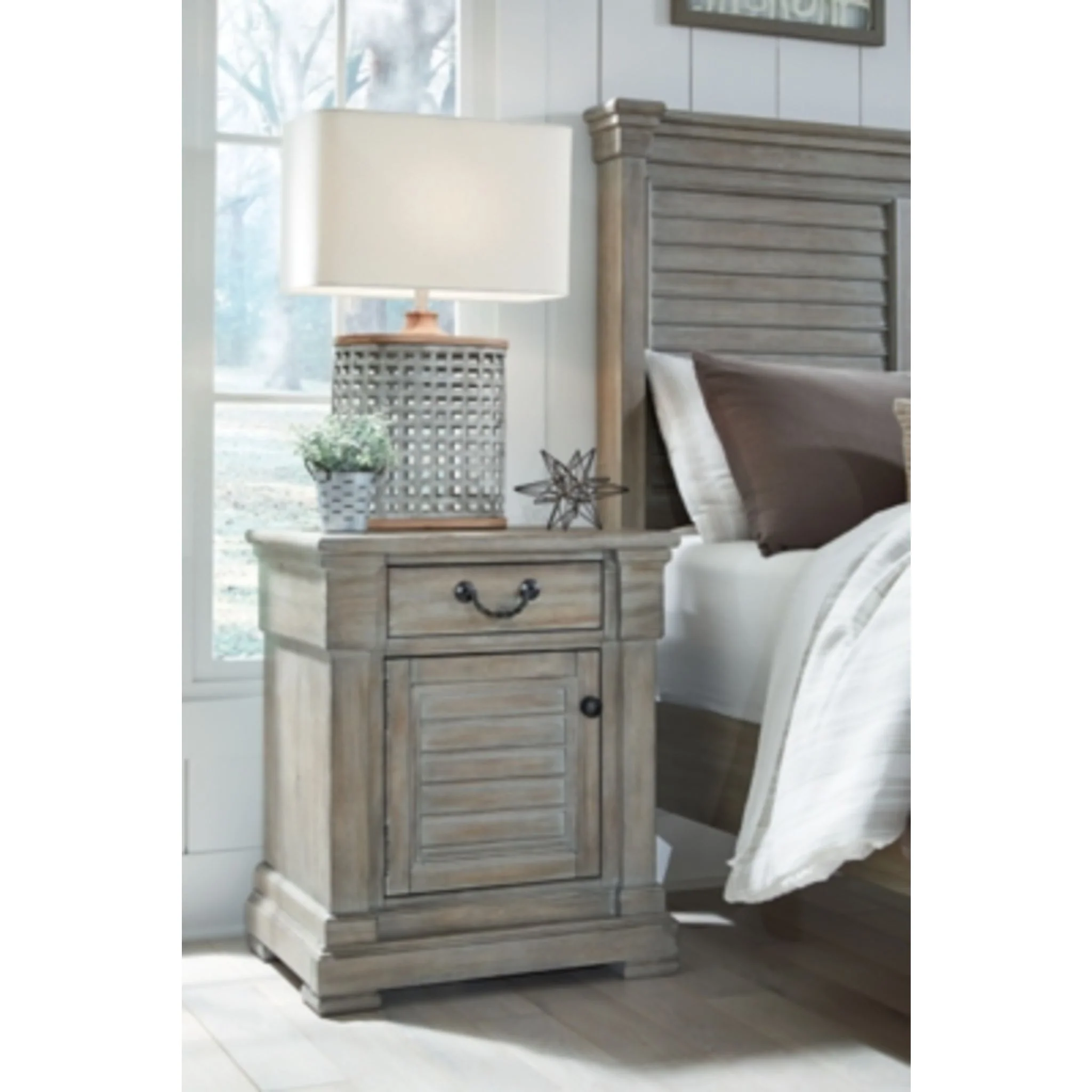 Moreshire One Drawer Nightstand - Image 2