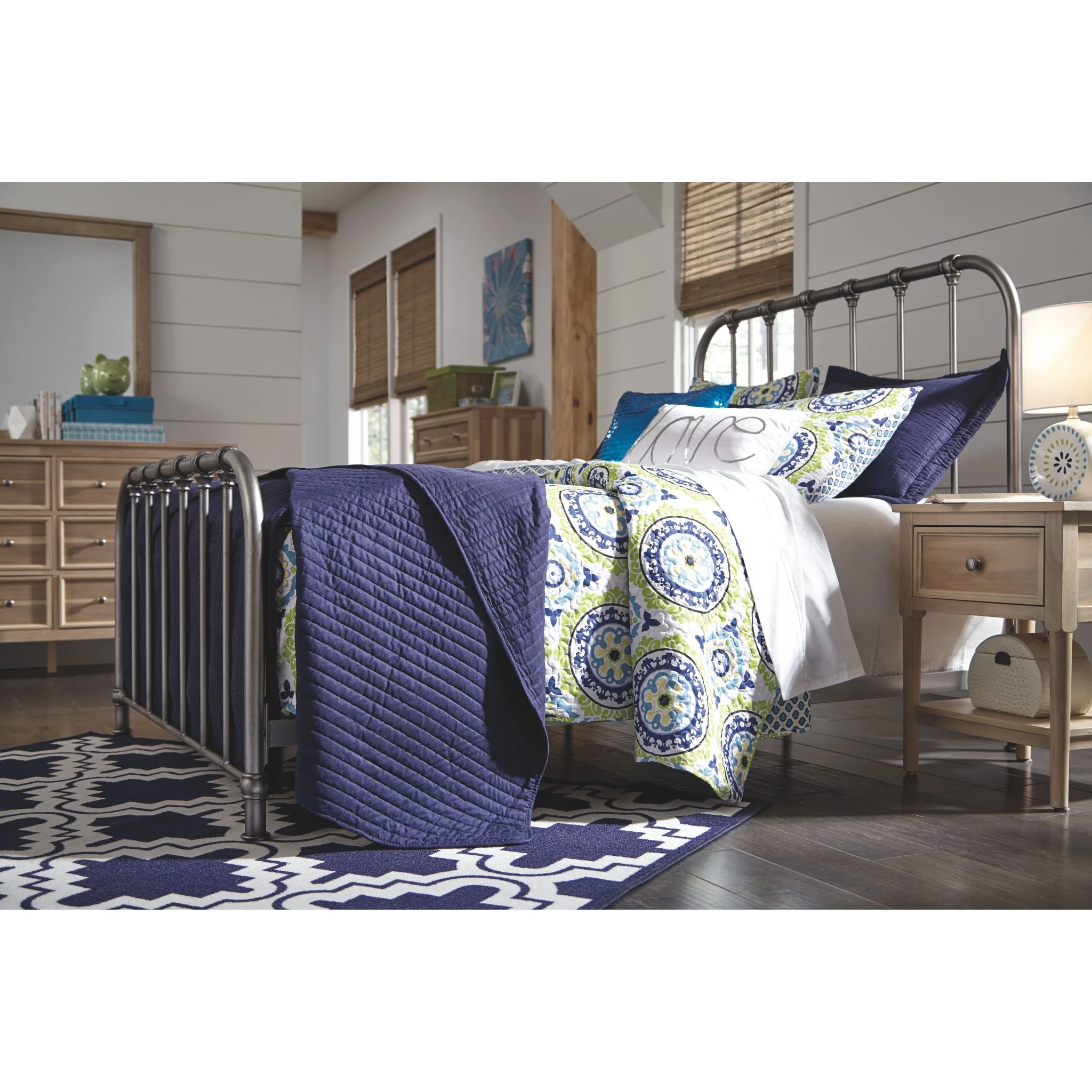 Nashburg Full Metal Bed - Image 5