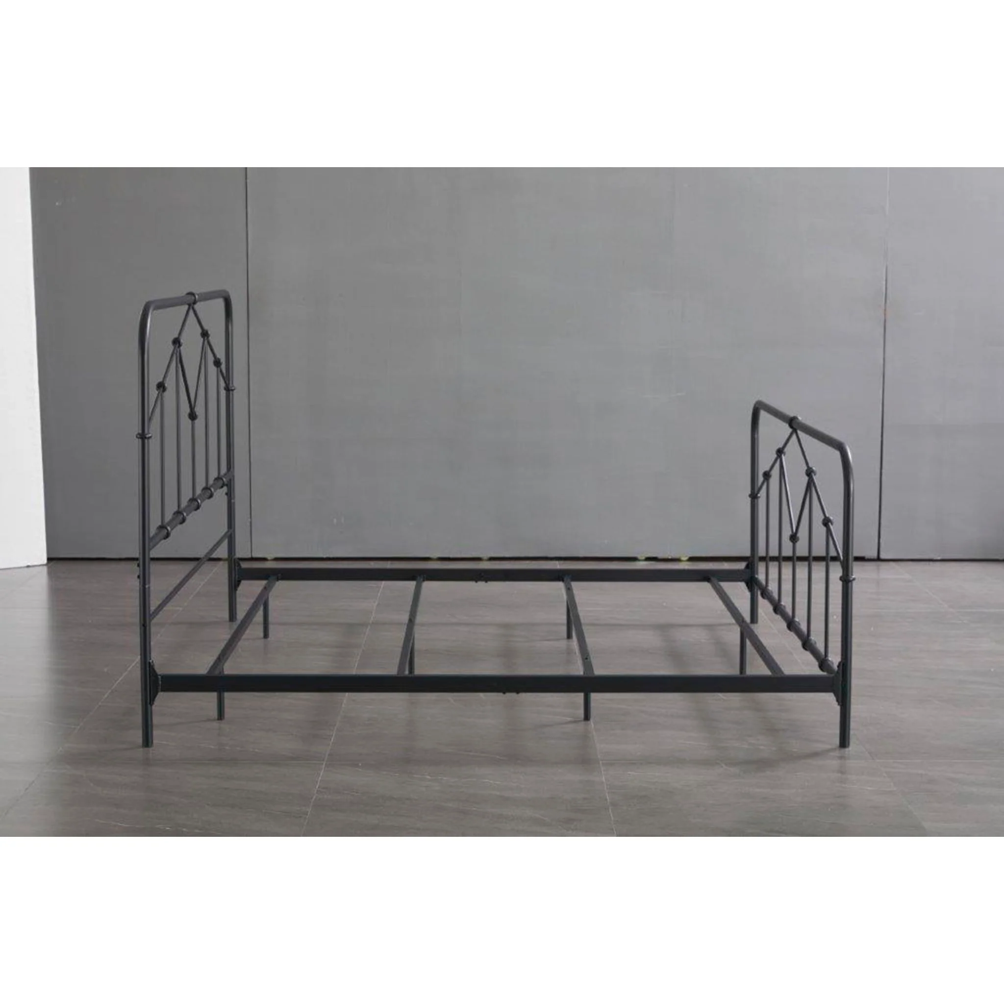 Nashburg Queen Metal Bed - Image 3