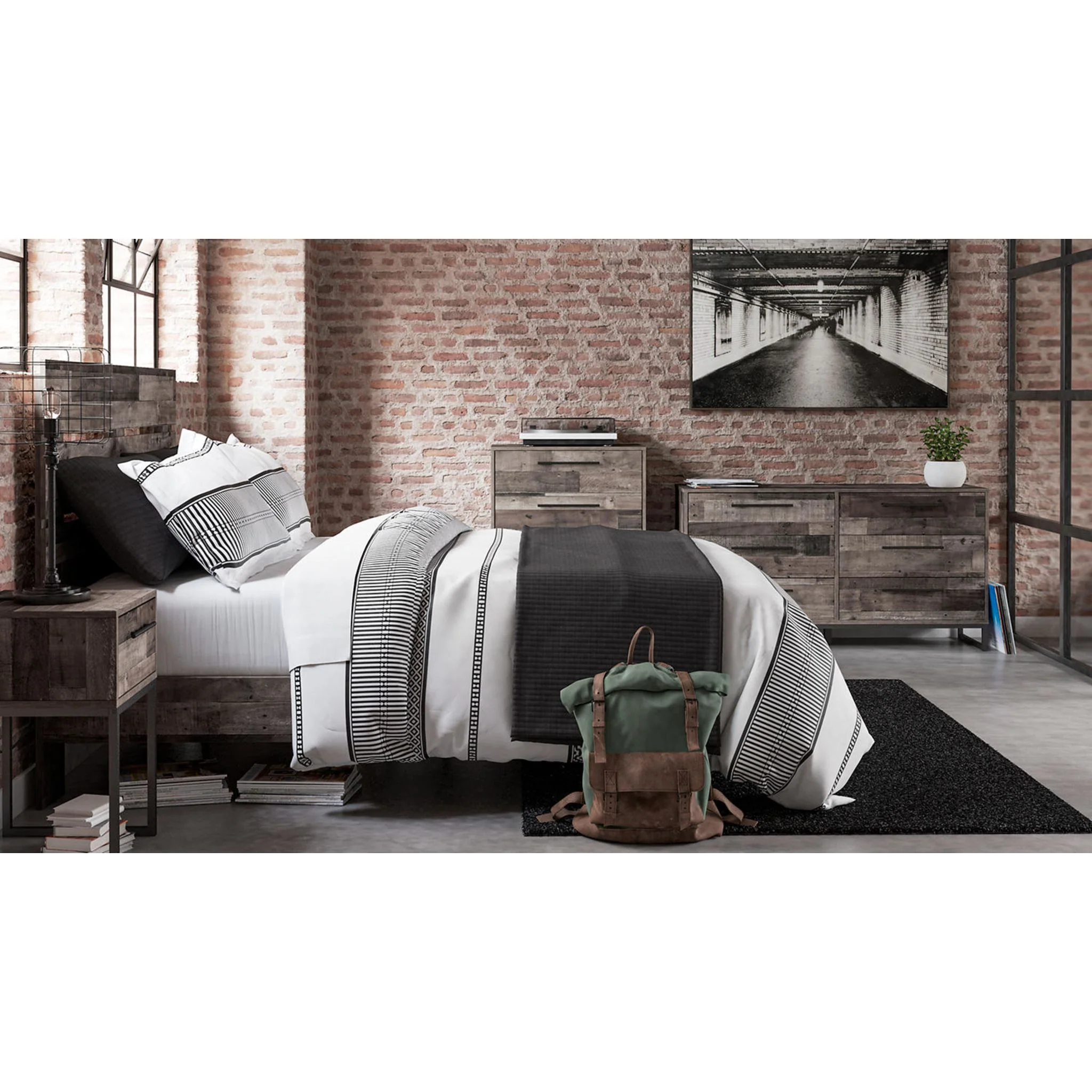Neilsville Queen Platform Bed - Image 13