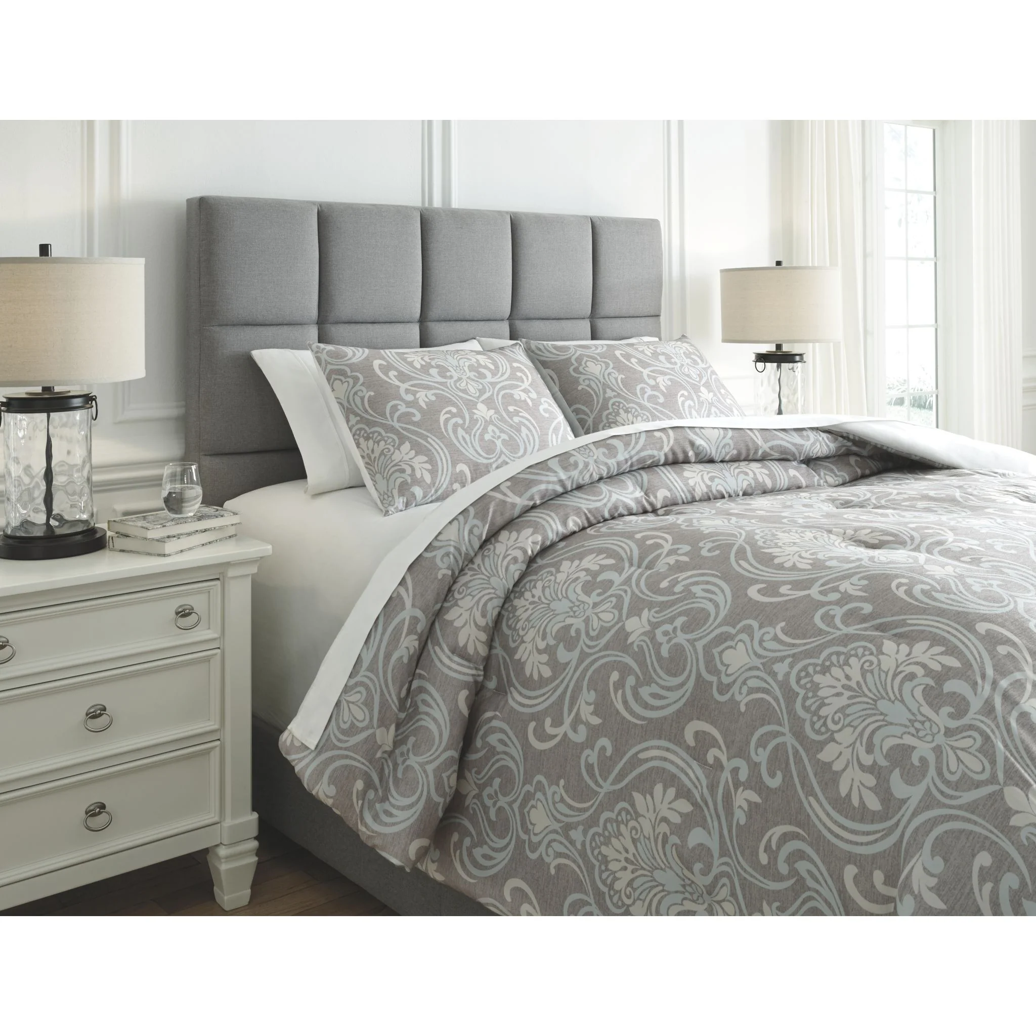Noel Queen Comforter Set - Image 3
