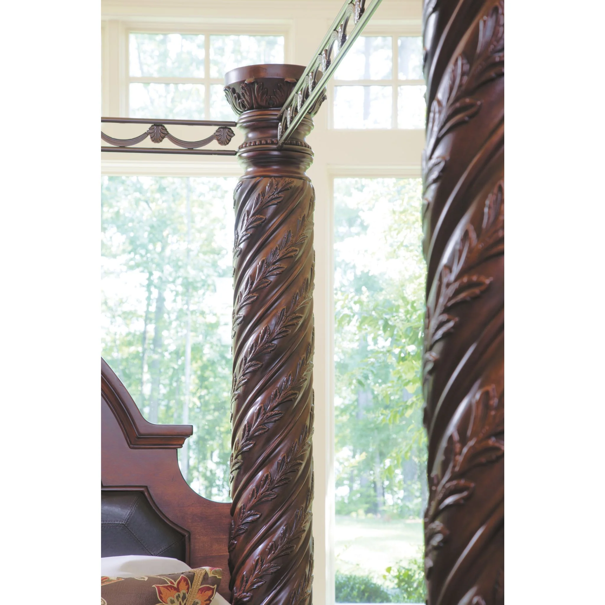 North Shore 5 Piece Queen Panel Bedroom - Image 11