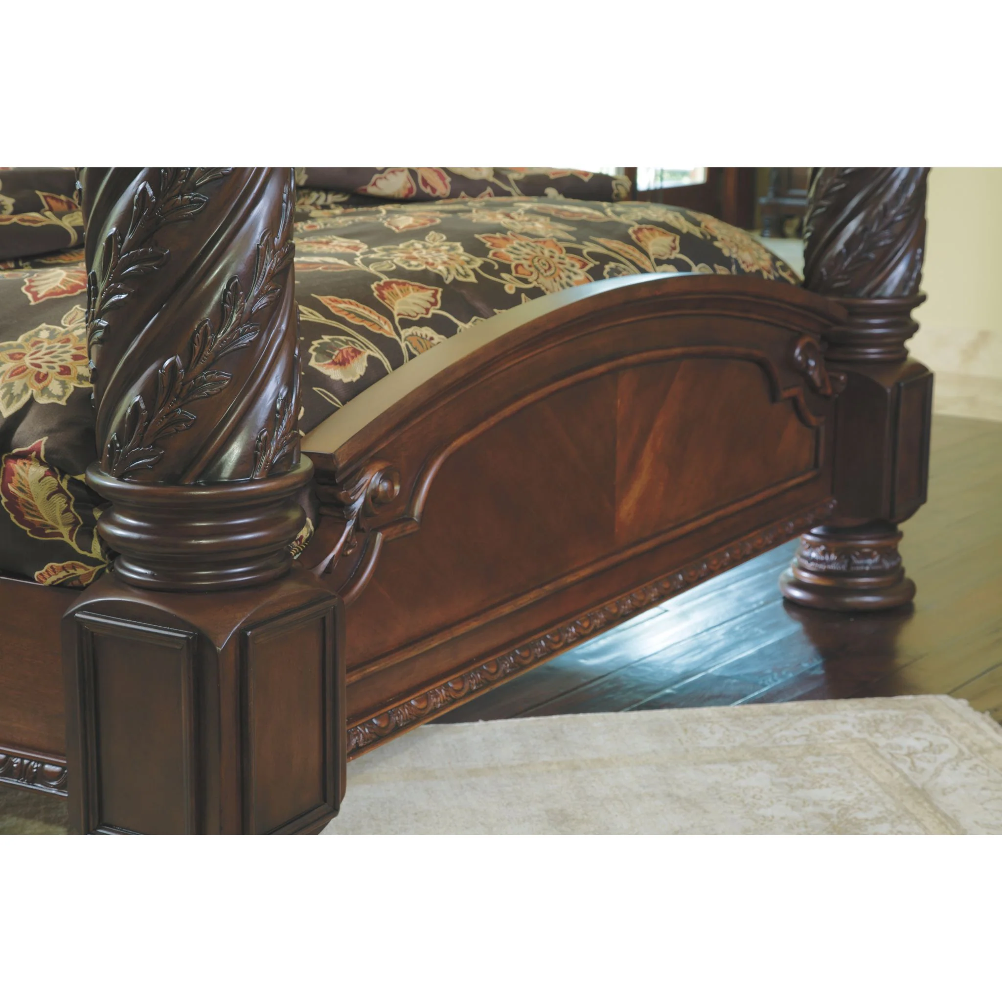 North Shore 5 Piece Queen Panel Bedroom - Image 12