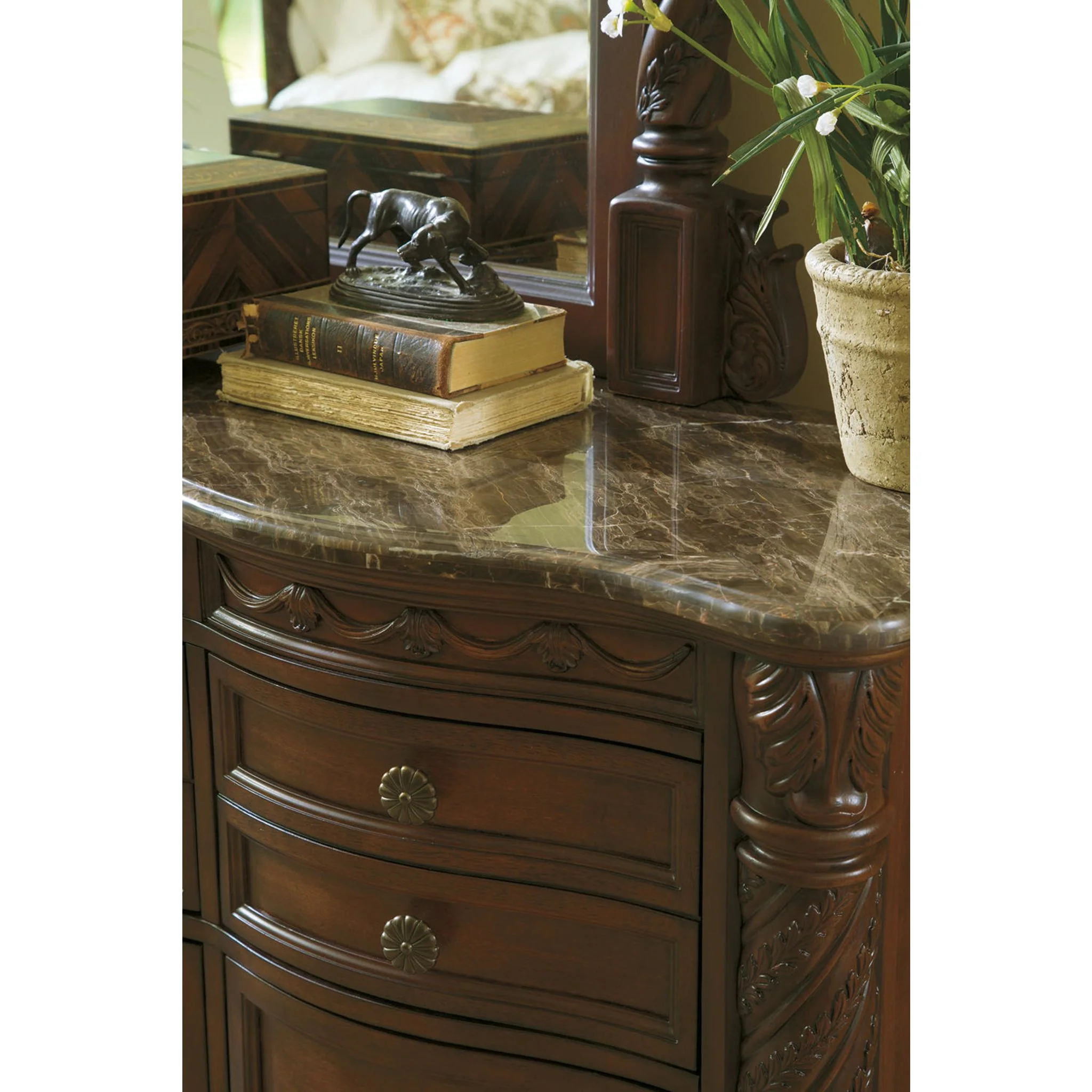 North Shore 5 Piece Queen Panel Bedroom - Image 20