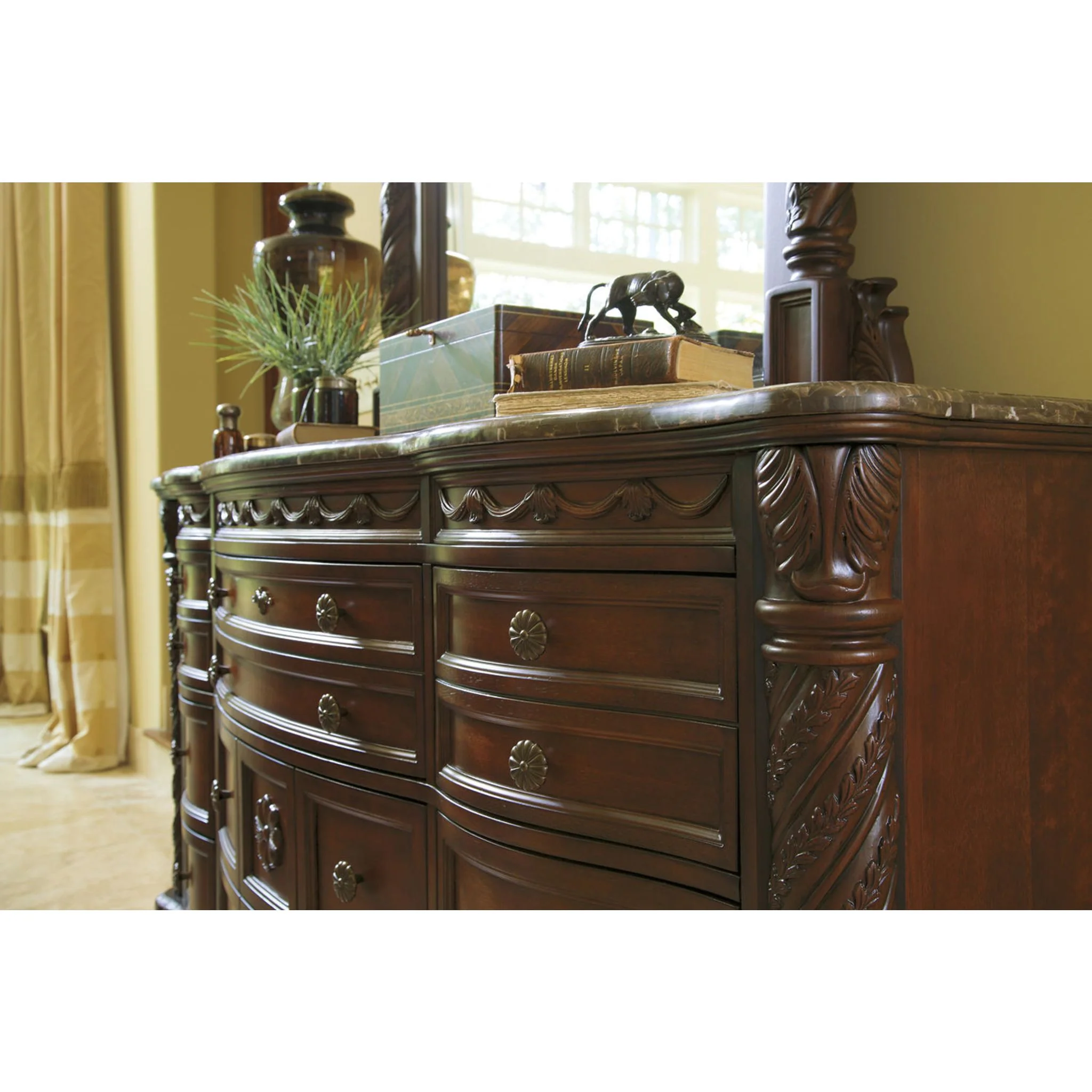 North Shore 5 Piece Queen Panel Bedroom - Image 21