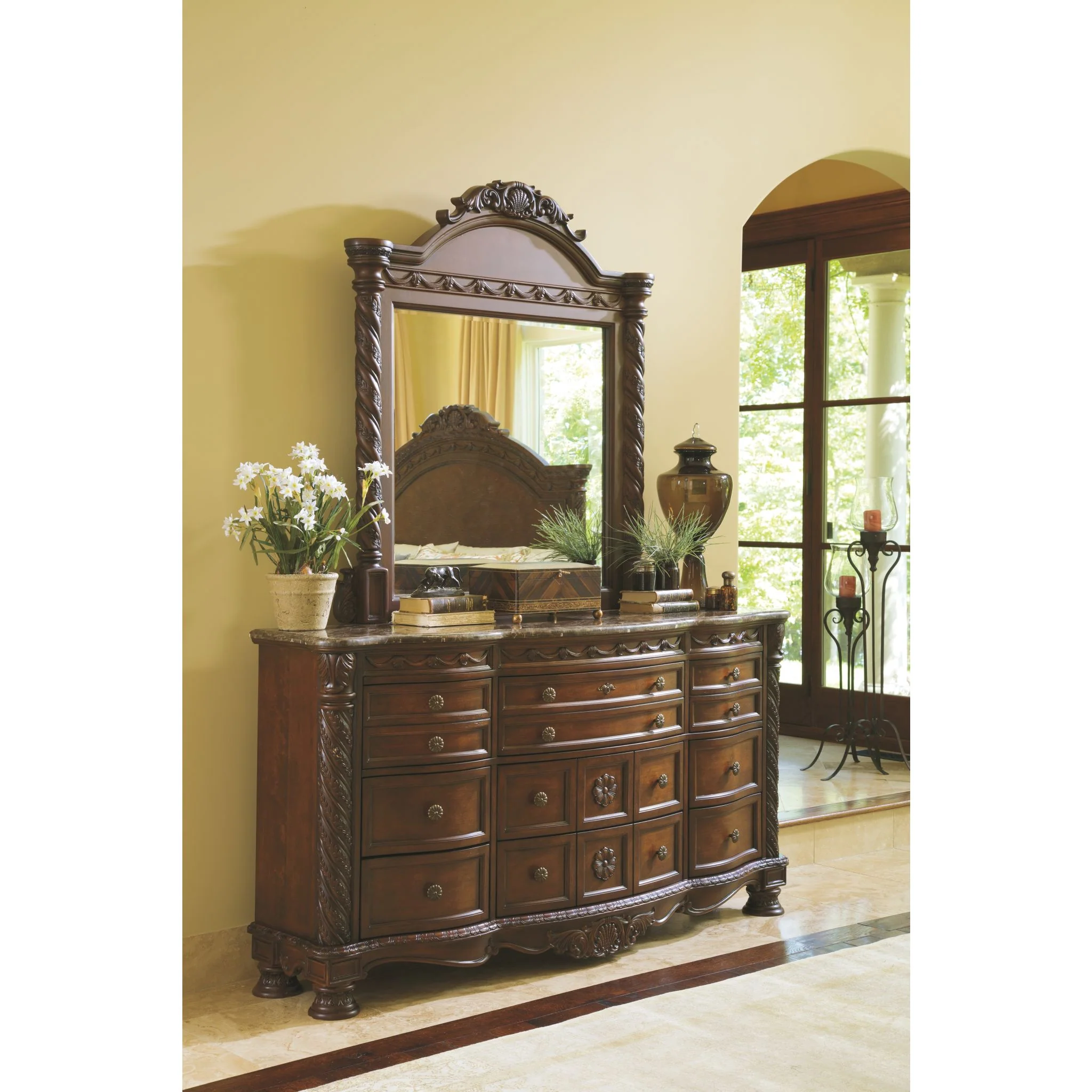 North Shore 5 Piece Queen Panel Bedroom - Image 3