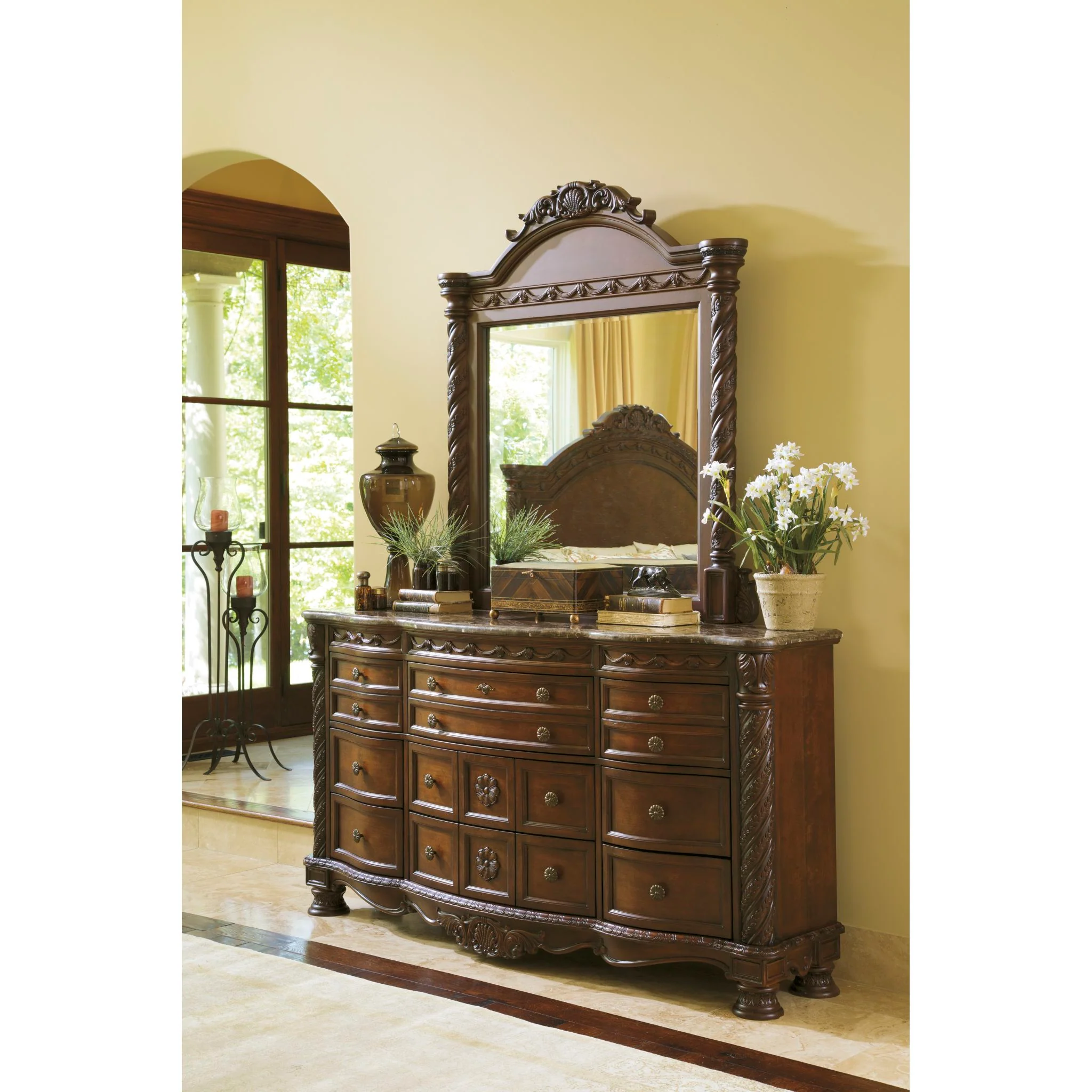 North Shore 5 Piece Sleigh Bedroom - Image 5