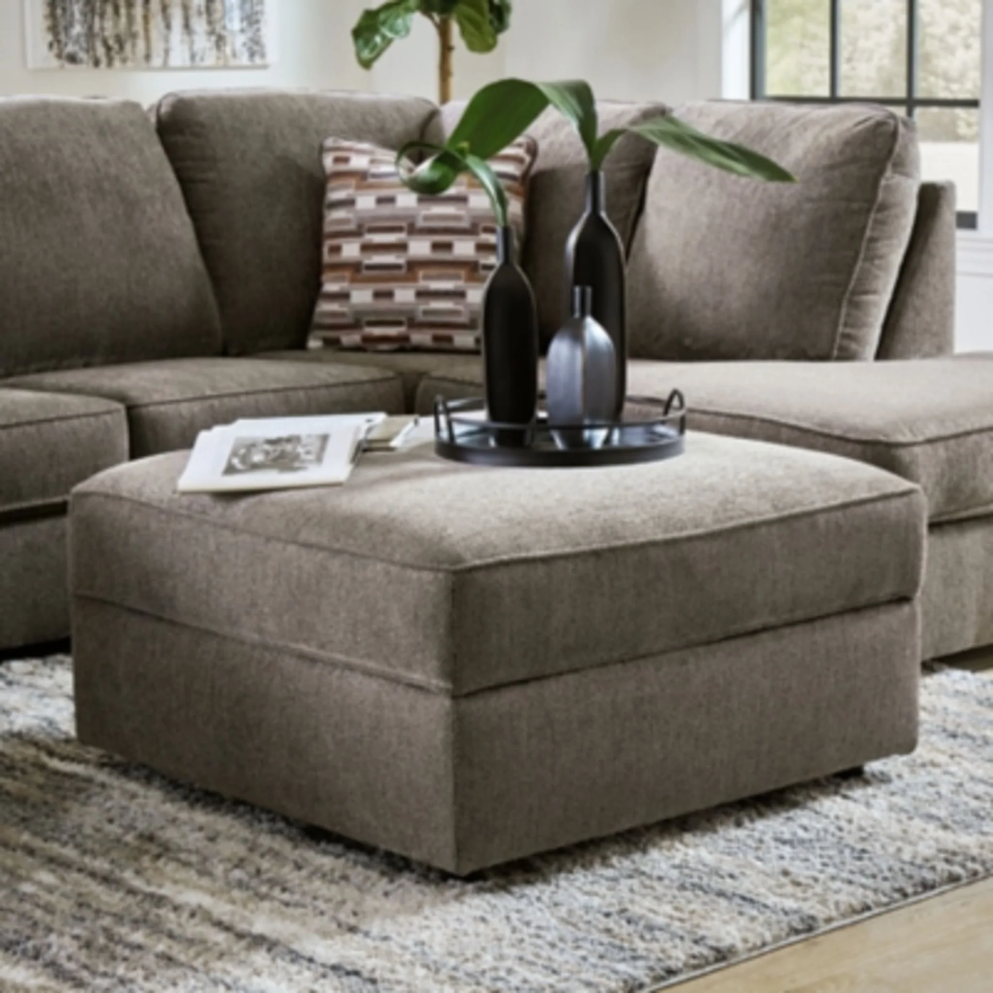 O'Phannon Ottoman with Storage - Image 2