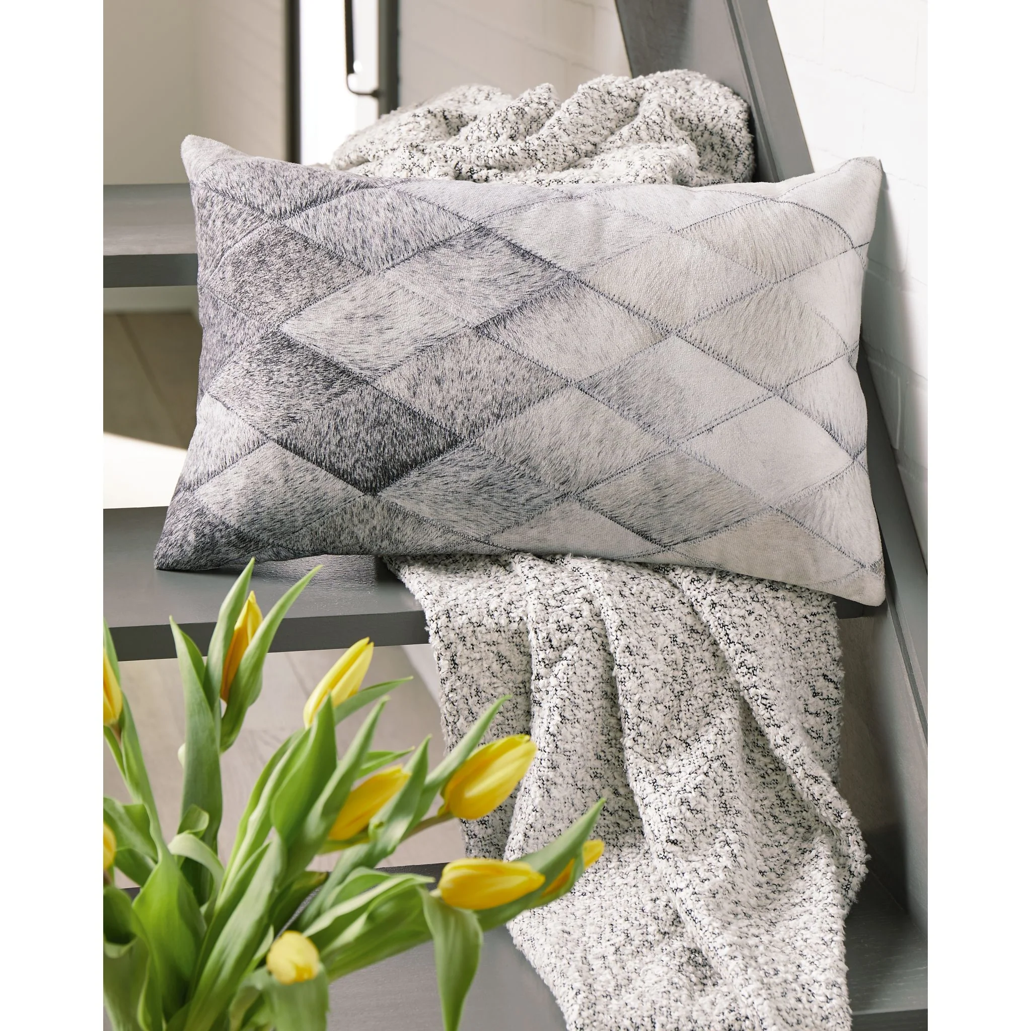 Pacrich Accent Pillow - Image 2