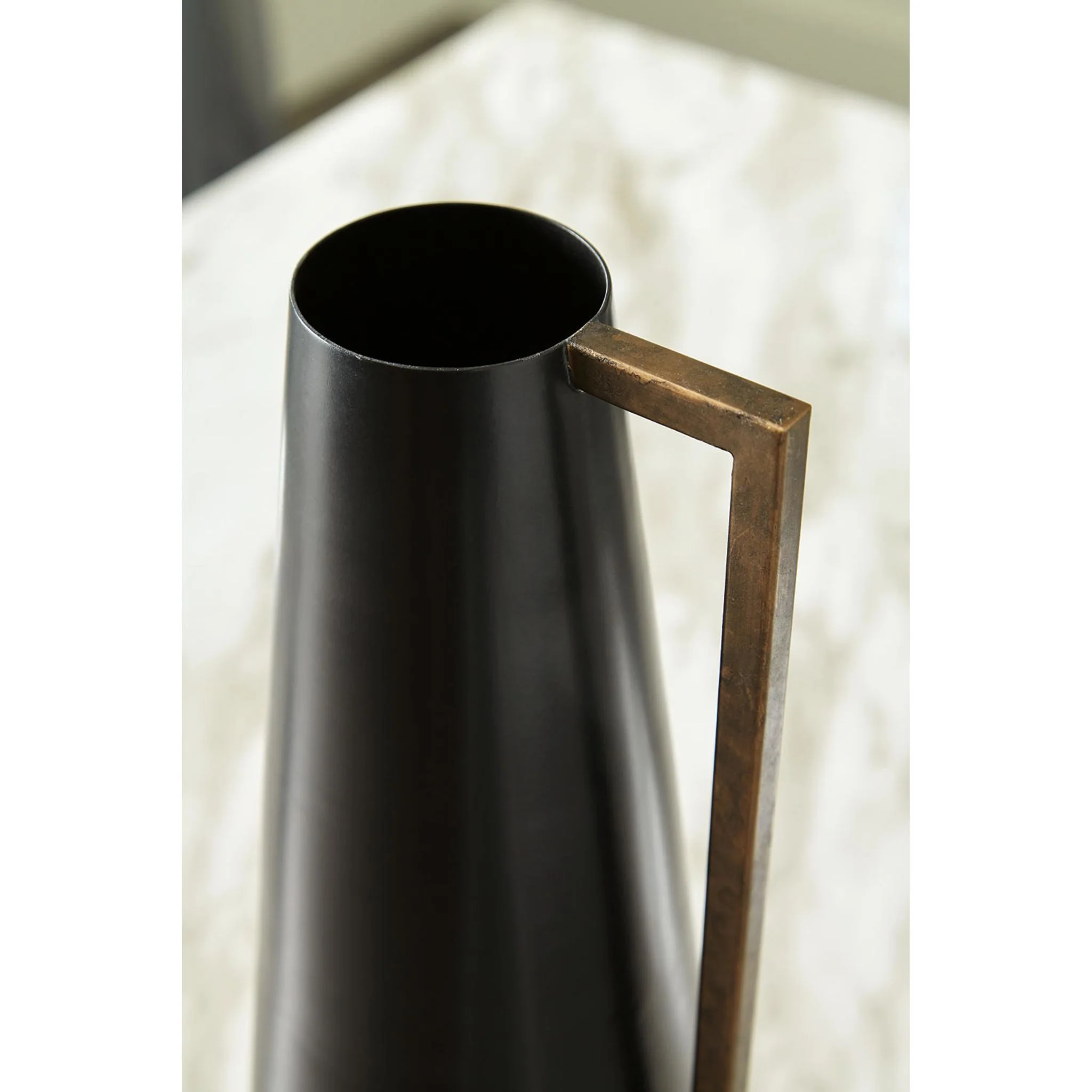 Pouderbell Vase - Image 10