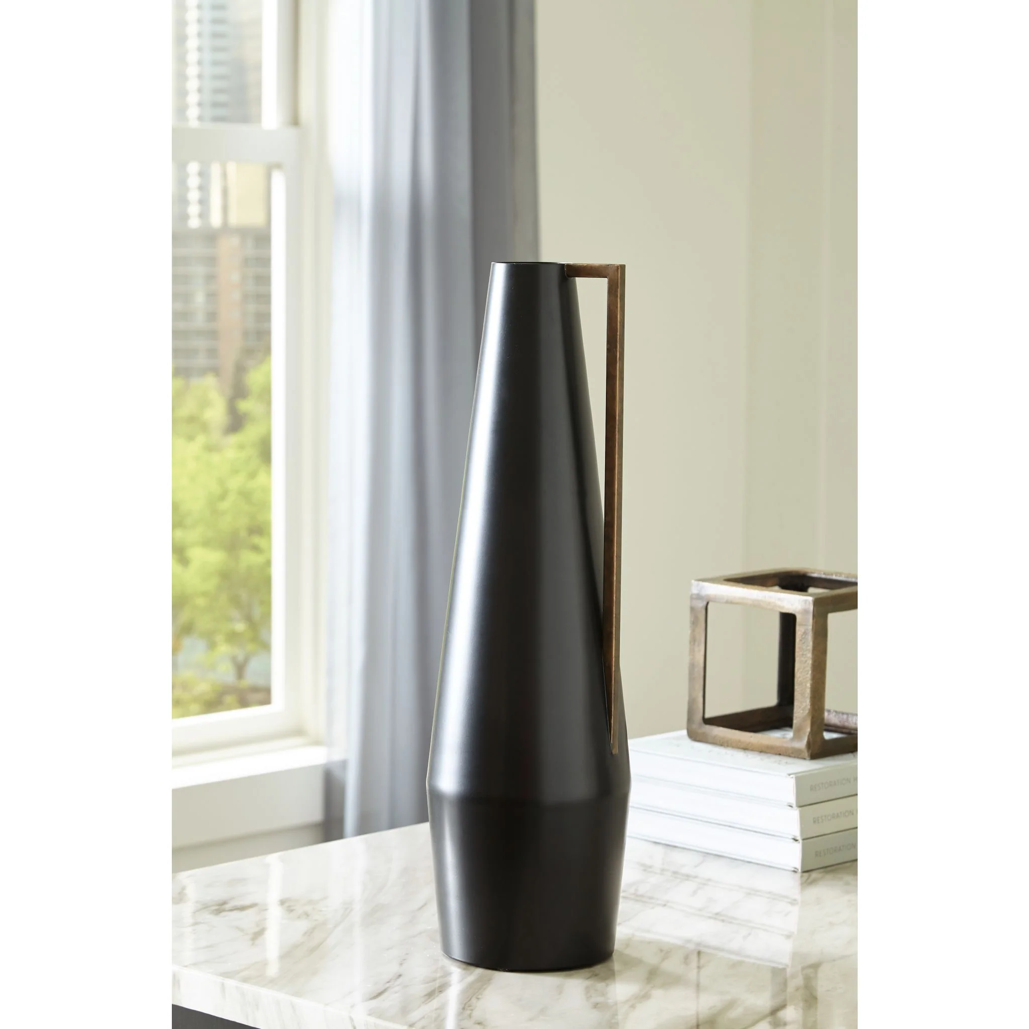Pouderbell Vase - Image 2